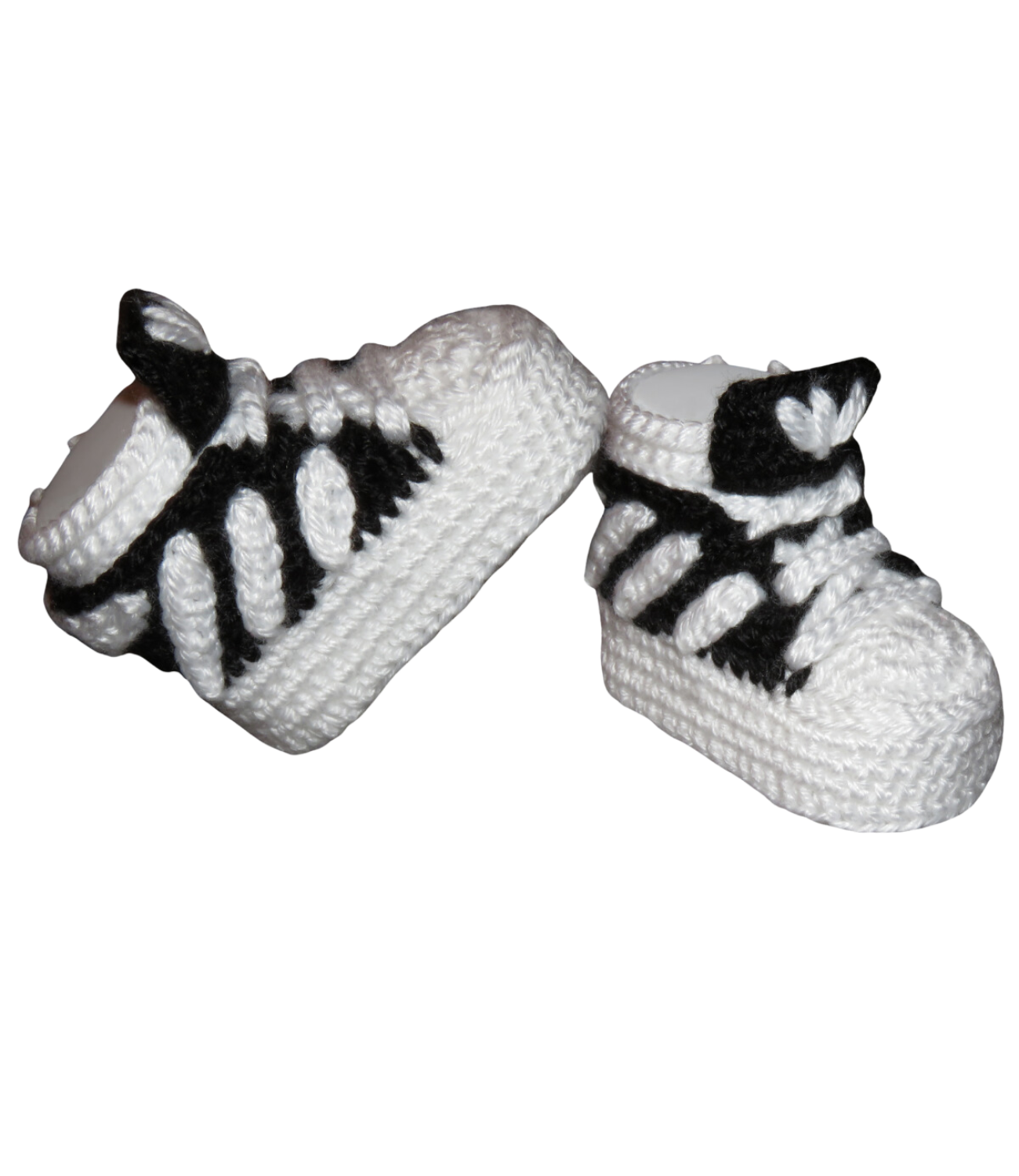 Liebevoll gehäkelte Babyschuhe