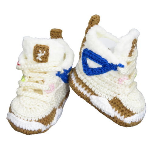 Liebevoll gehäkelte Babyschuhe