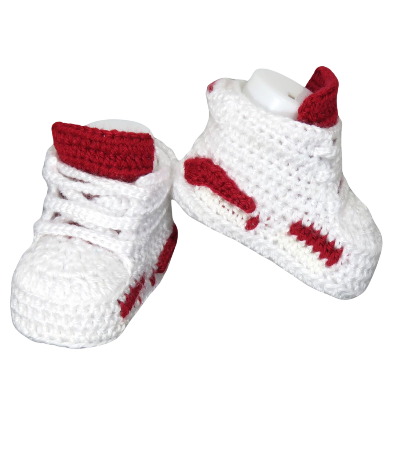 Liebevoll gehäkelte Babyschuhe