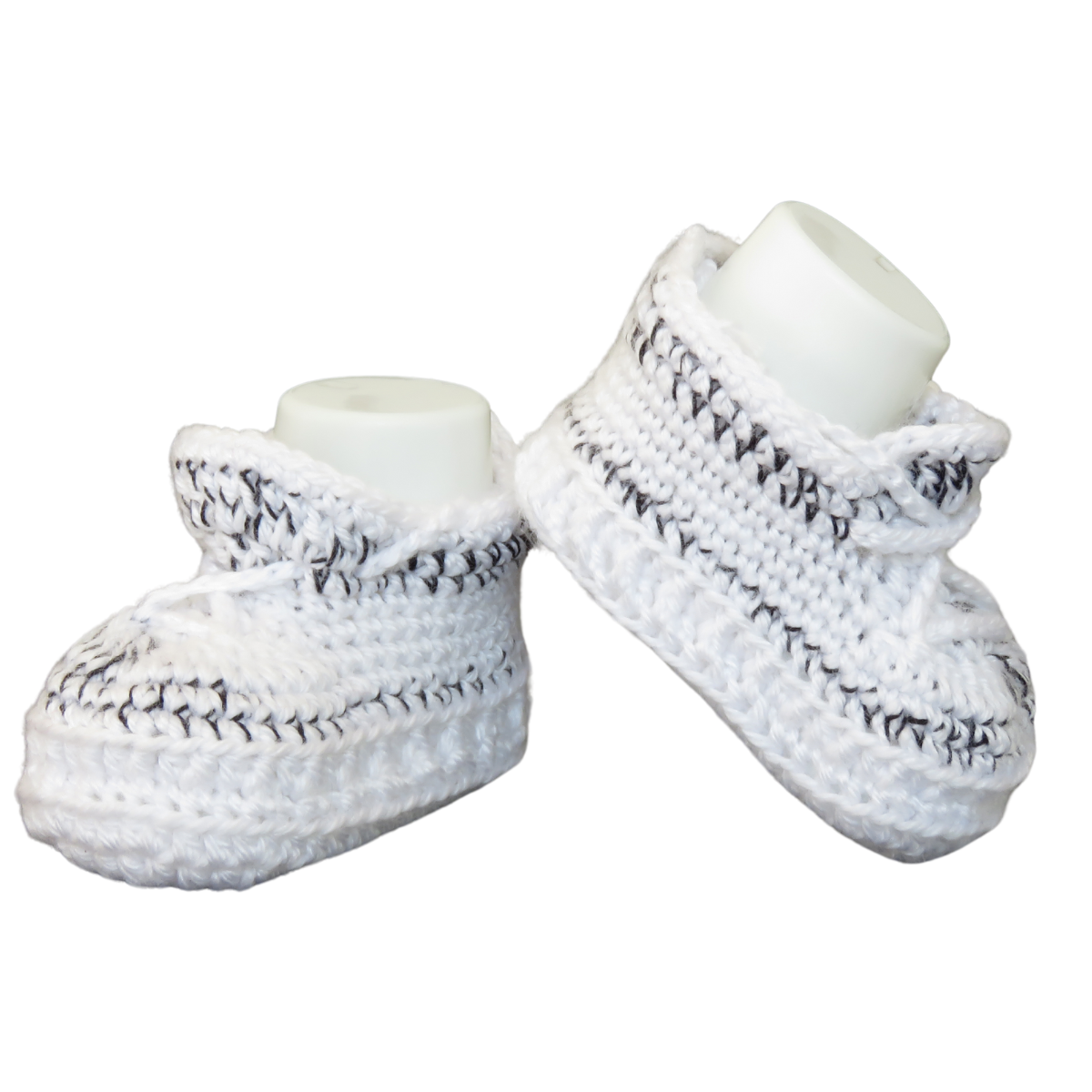 Liebevoll gehäkelte Babyschuhe