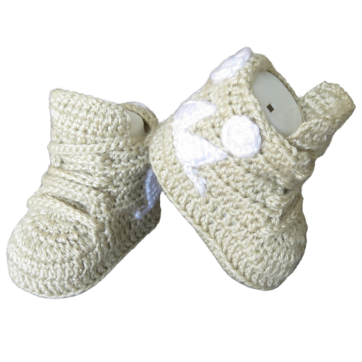 Liebevoll gehäkelte Babyschuhe