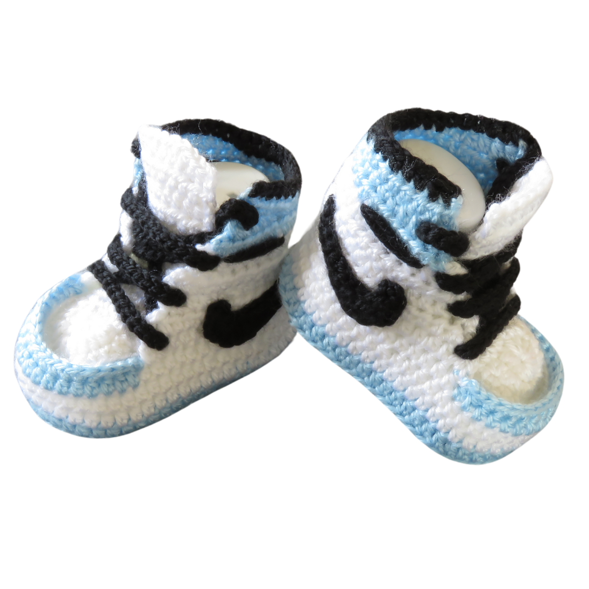 Liebevoll gehäkelte Babyschuhe