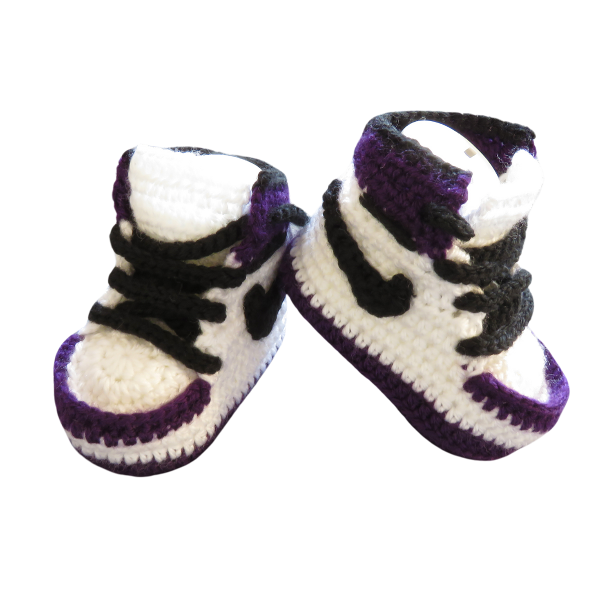 Liebevoll gehäkelte Babyschuhe