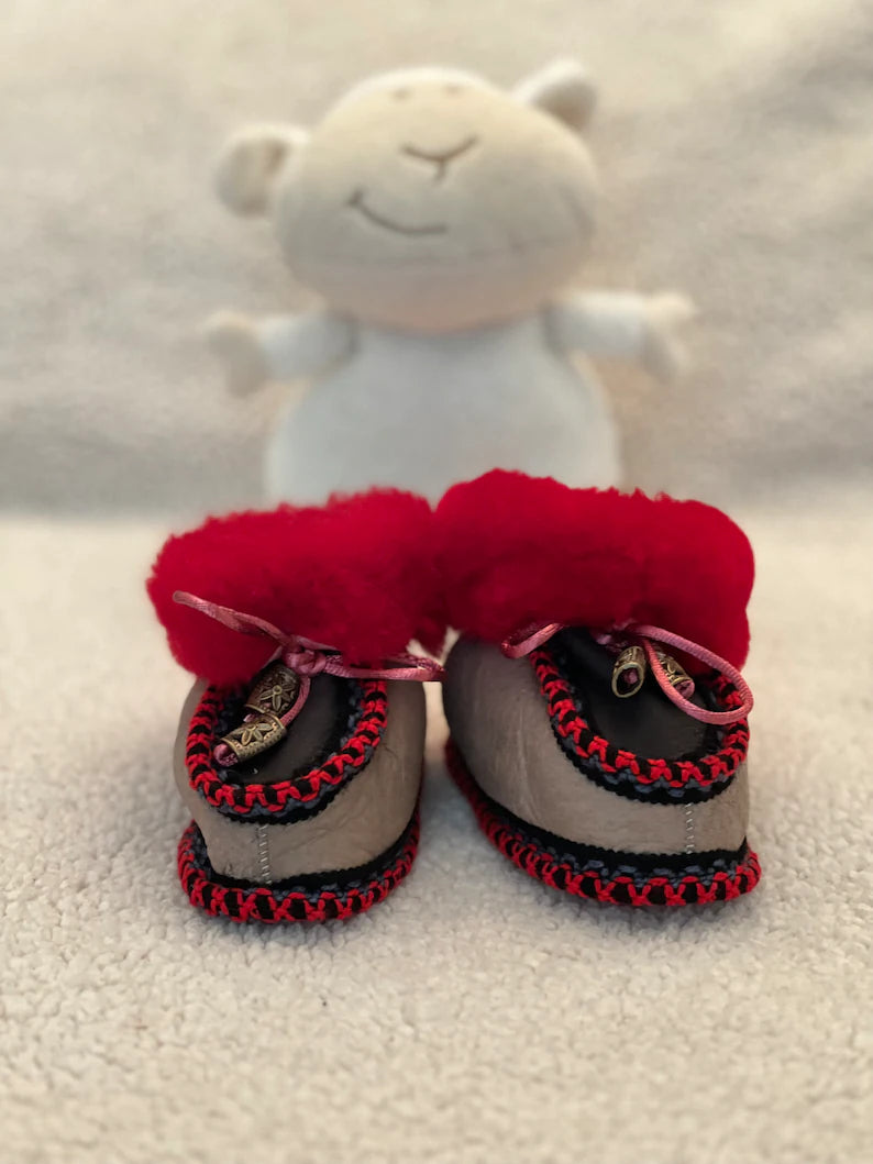 Eskimo Babyschuhe aus Schaffell