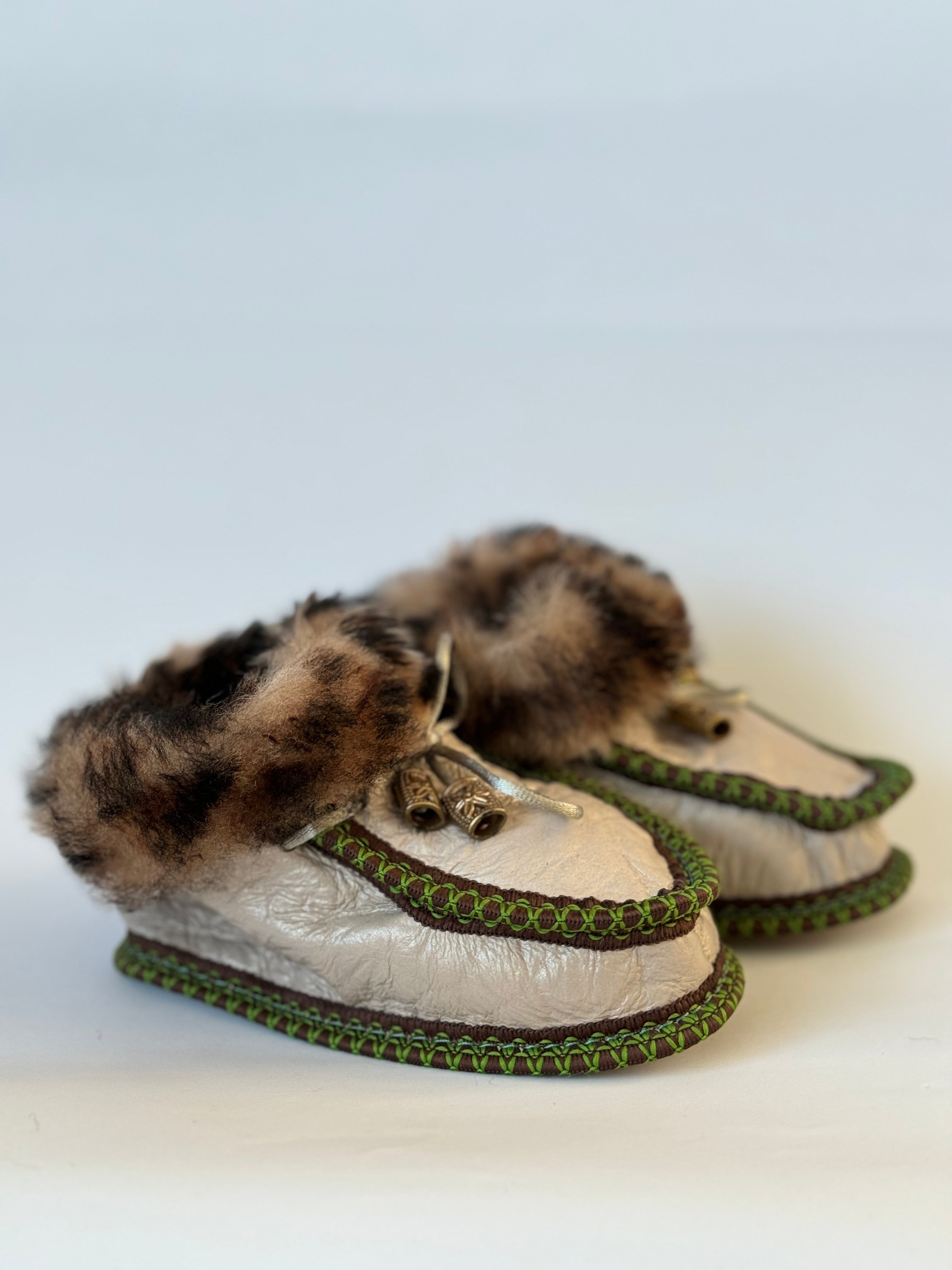 Eskimo Babyschuhe aus Schaffell