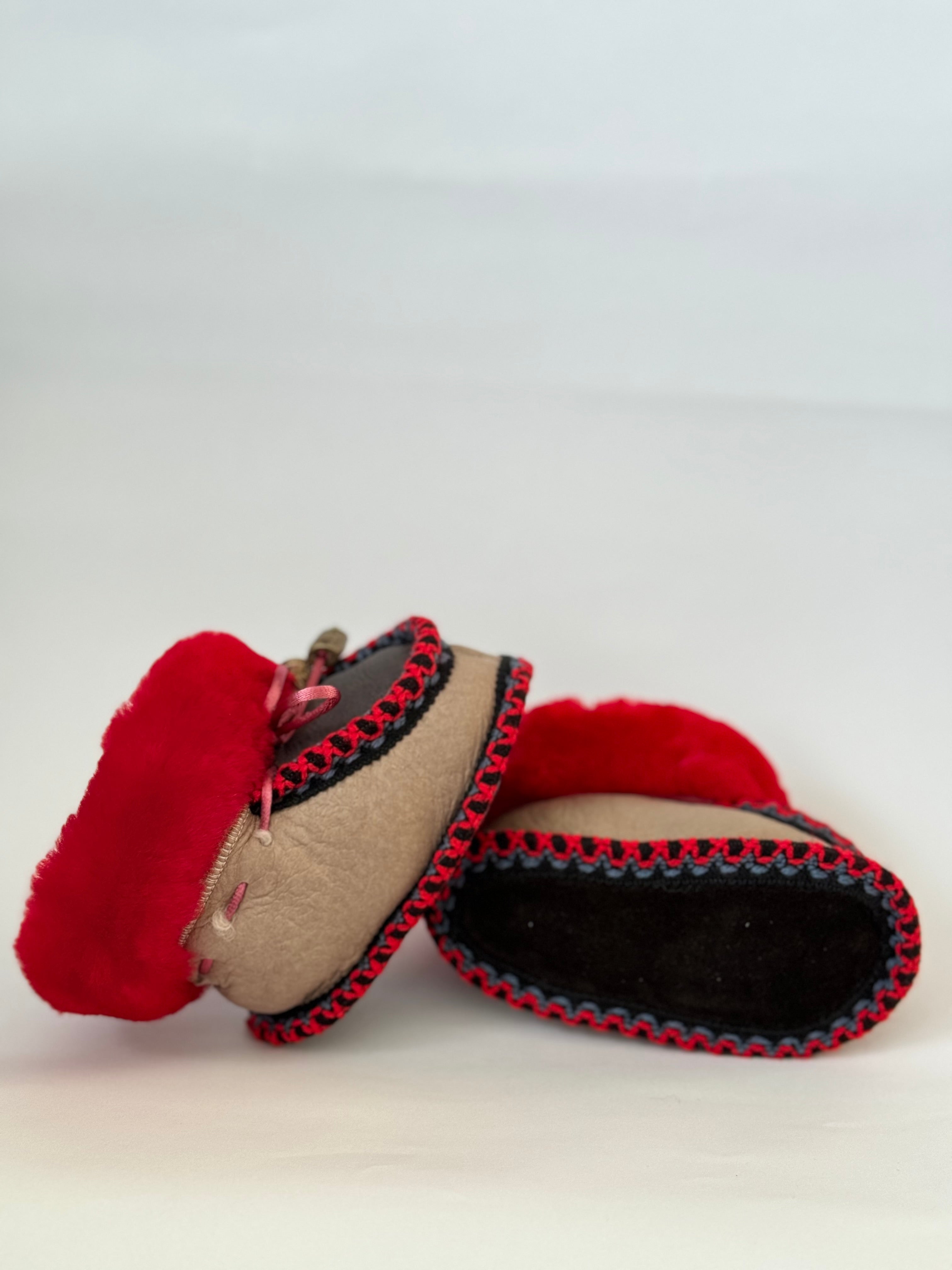 Eskimo Babyschuhe aus Schaffell