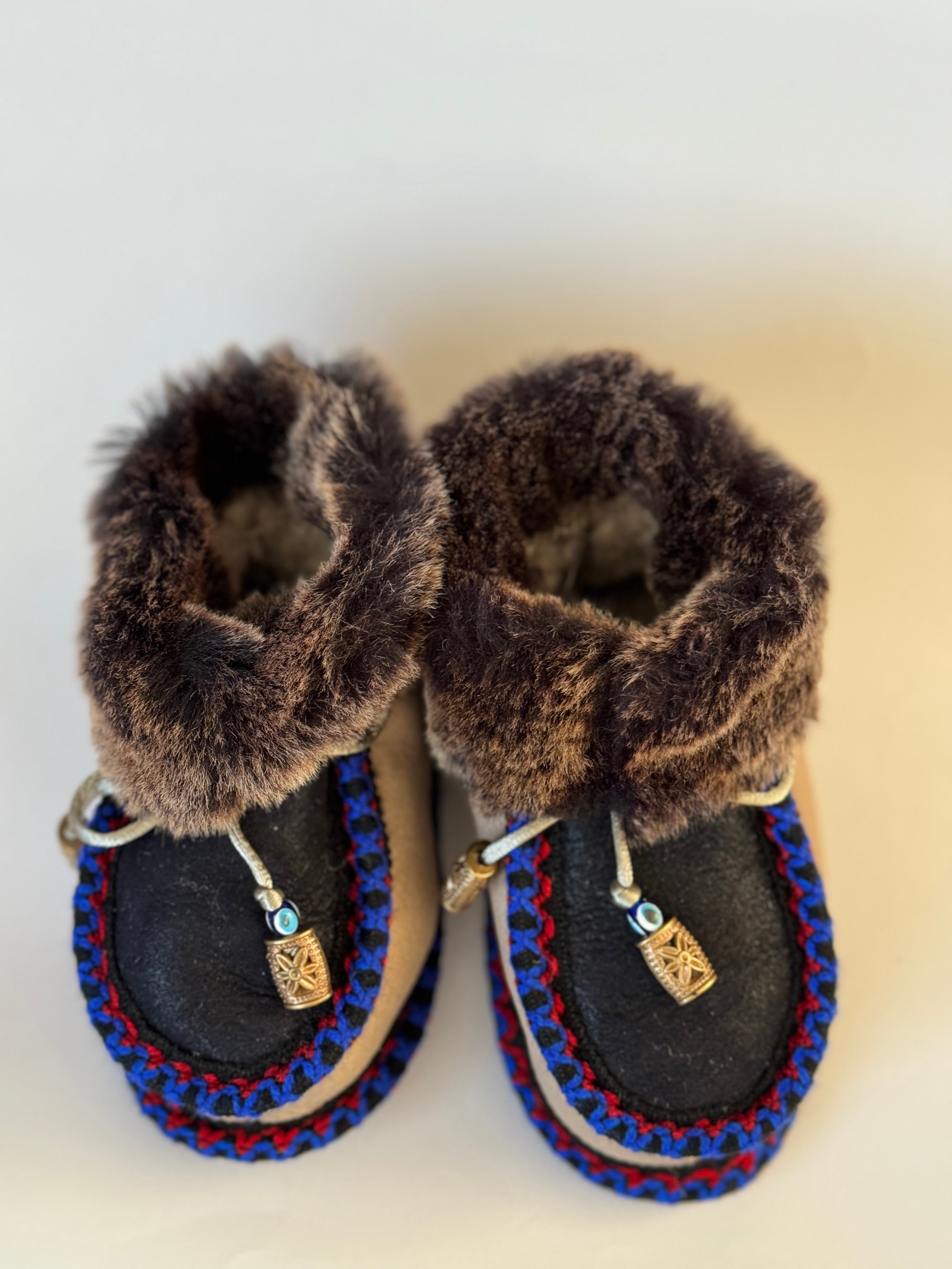 Eskimo Babyschuhe aus Schaffell