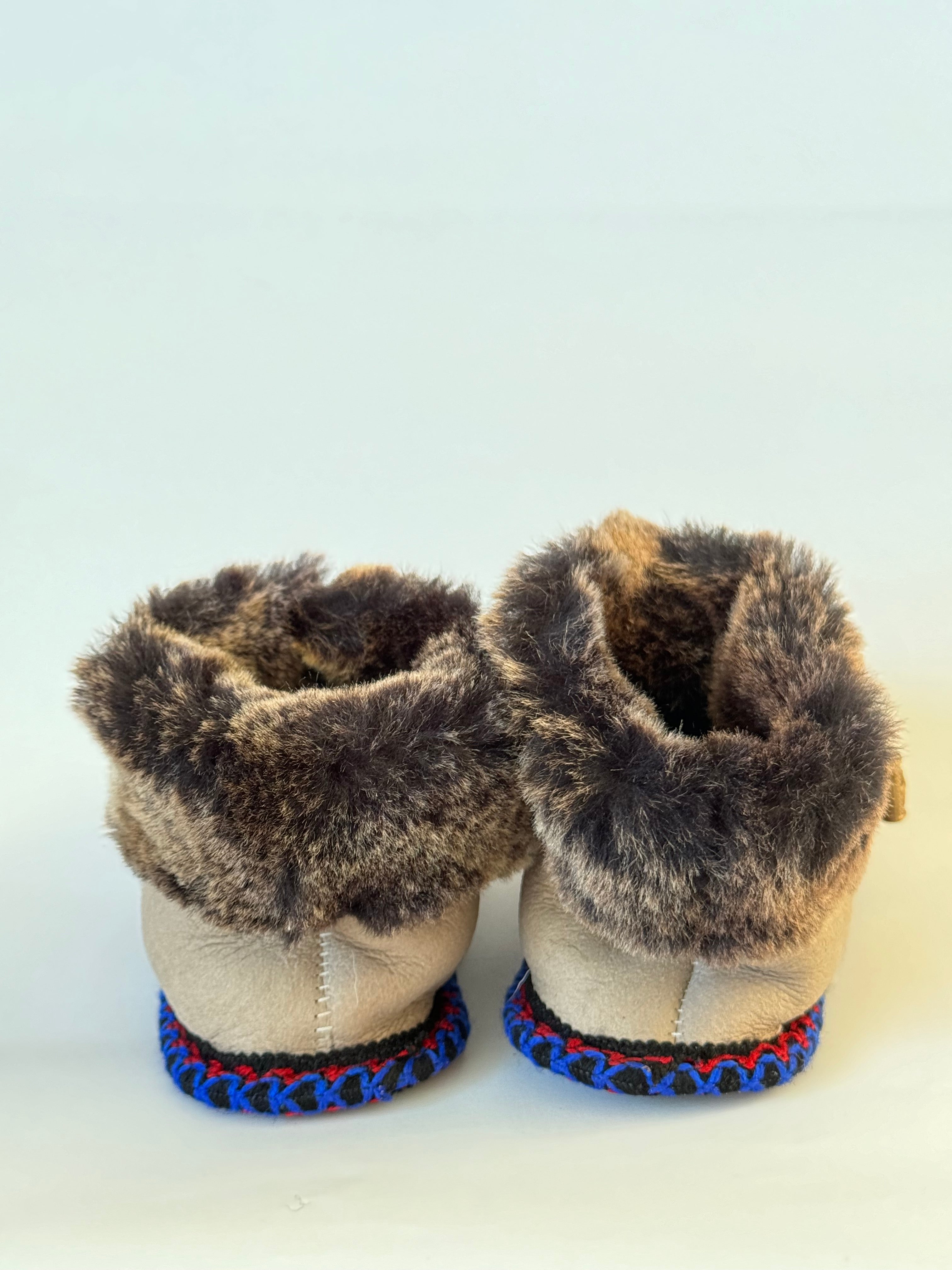 Eskimo Babyschuhe aus Schaffell