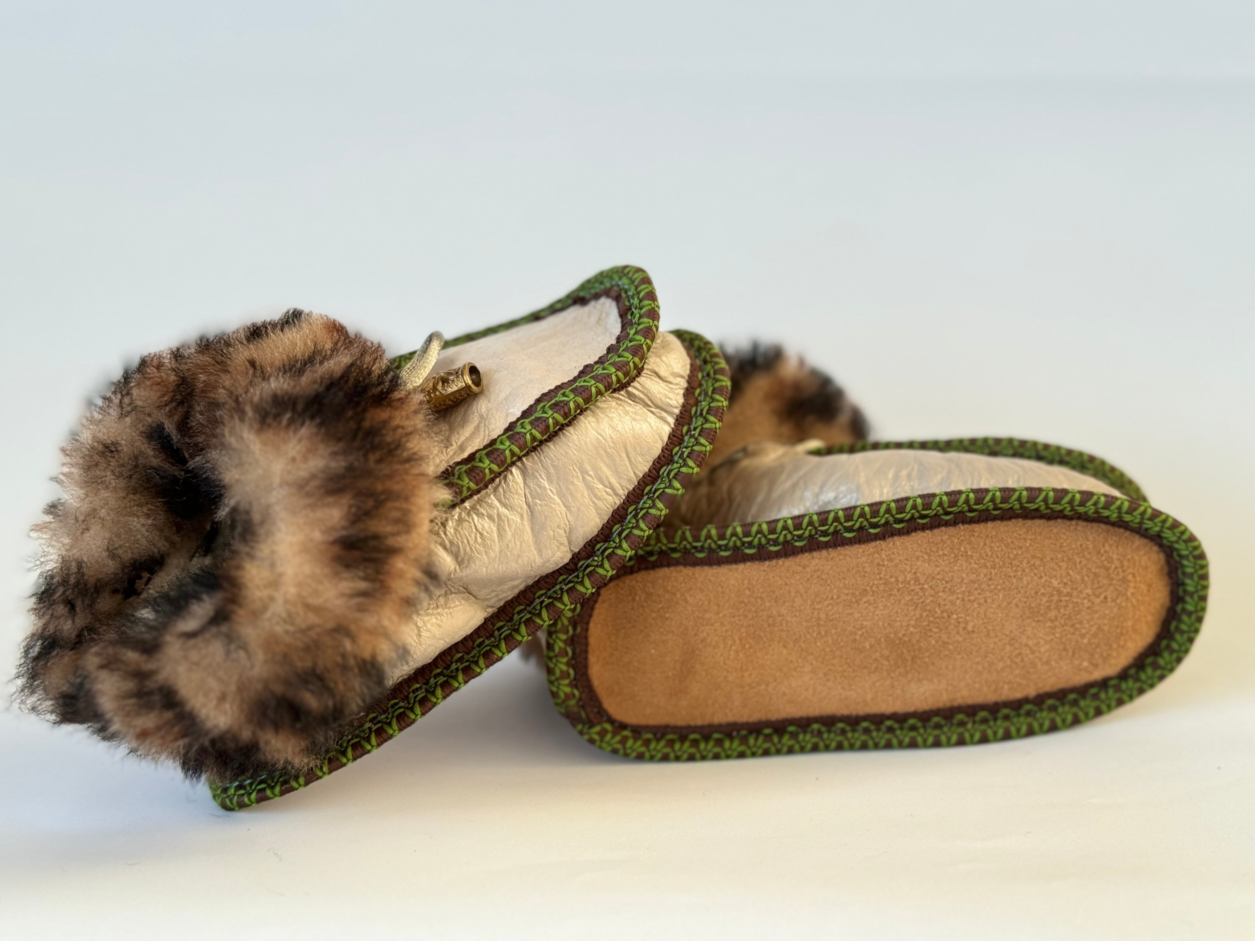 Eskimo Babyschuhe aus Schaffell