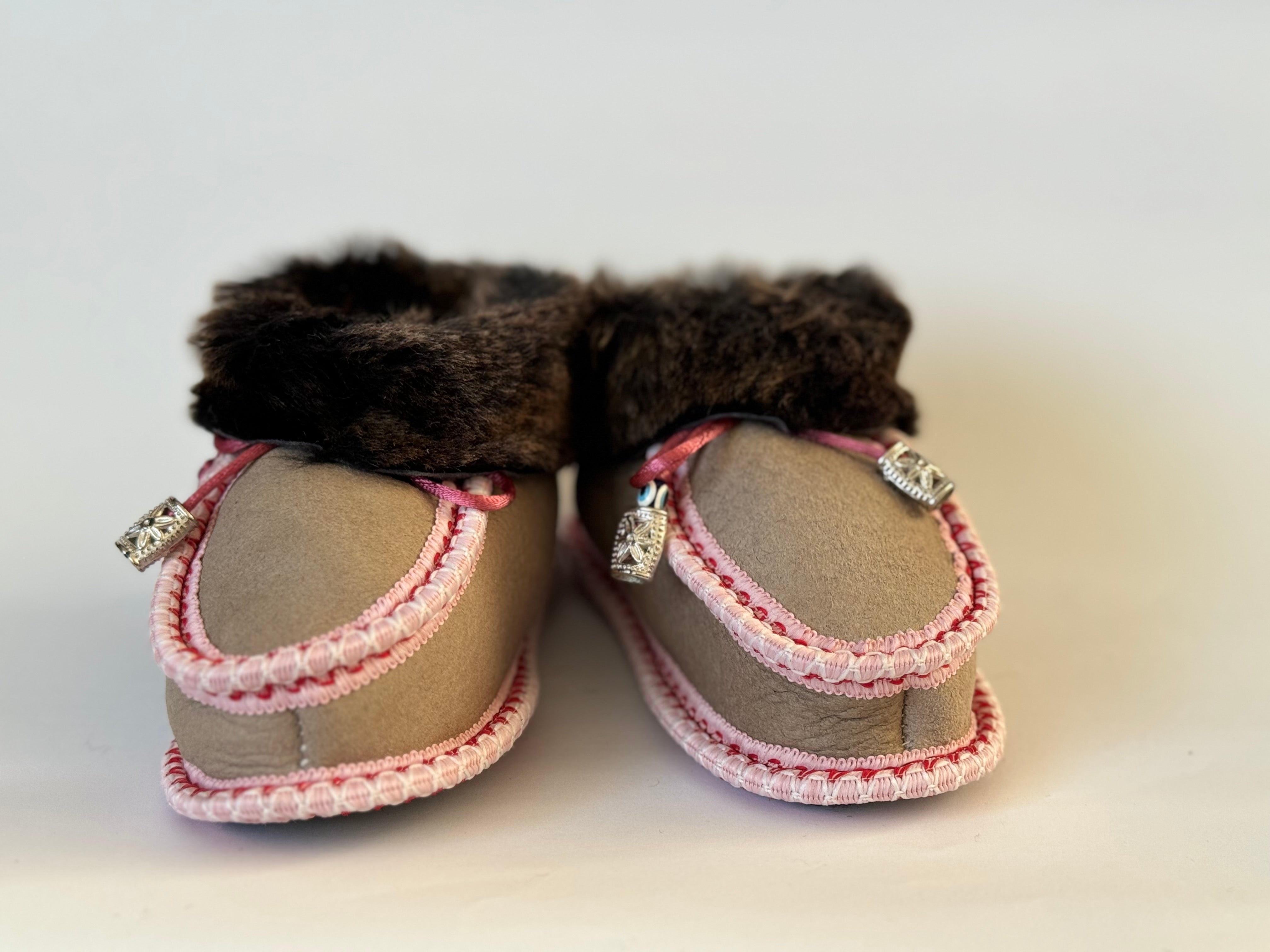 Eskimo Babyschuhe aus Schaffell