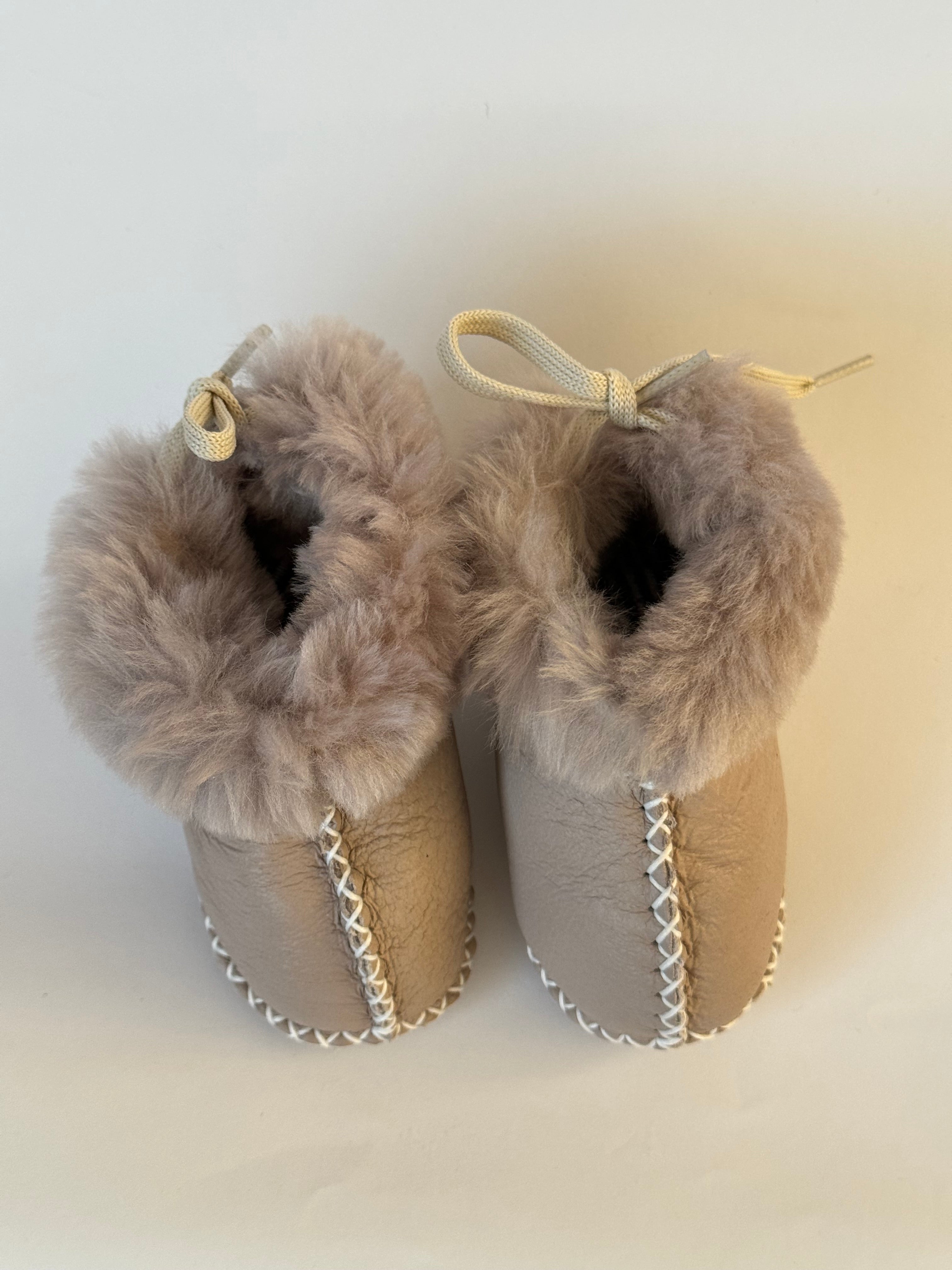 Eskimo Babyschuhe aus Lammfell