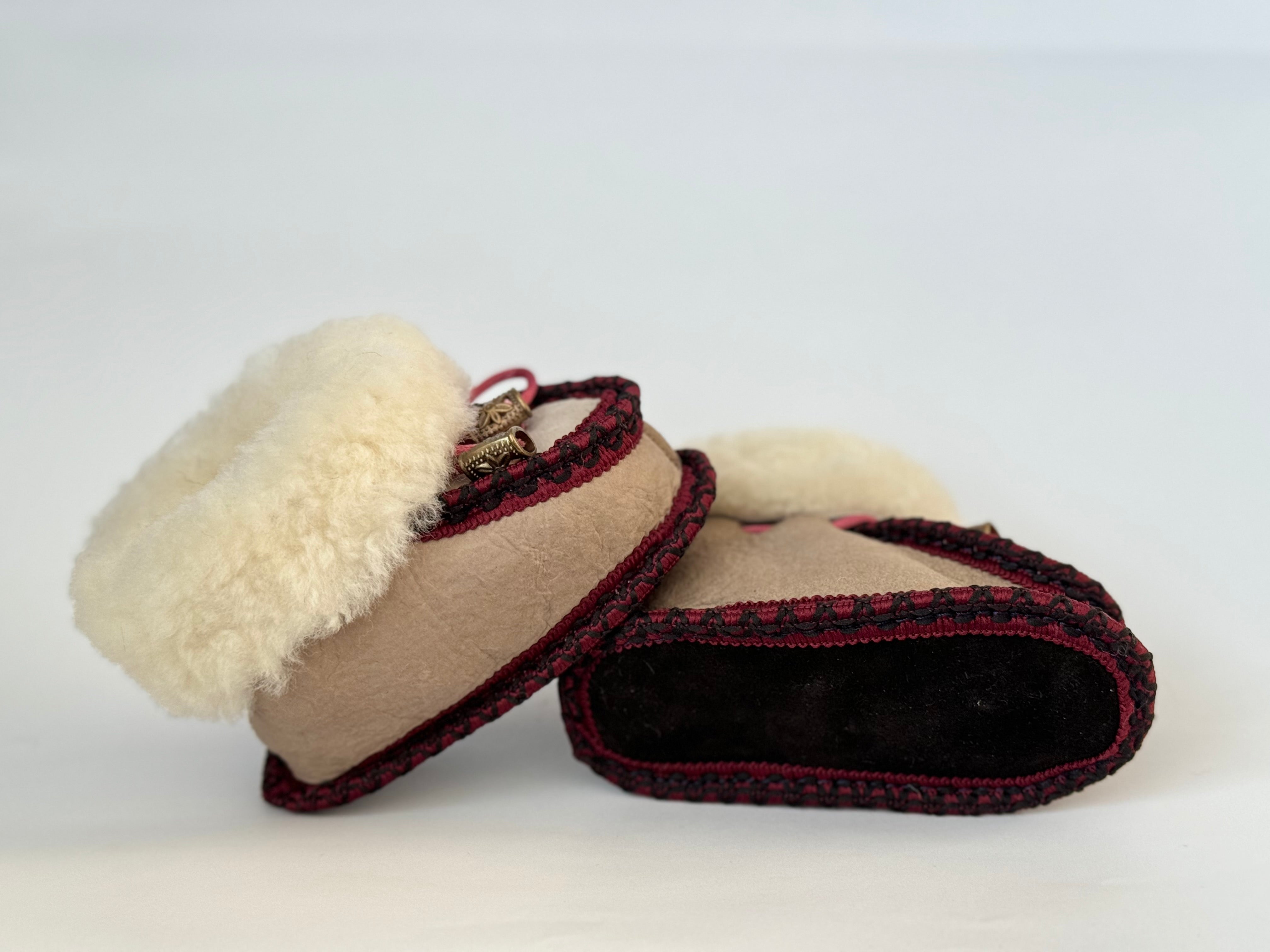 Eskimo Babyschuhe aus Schaffell