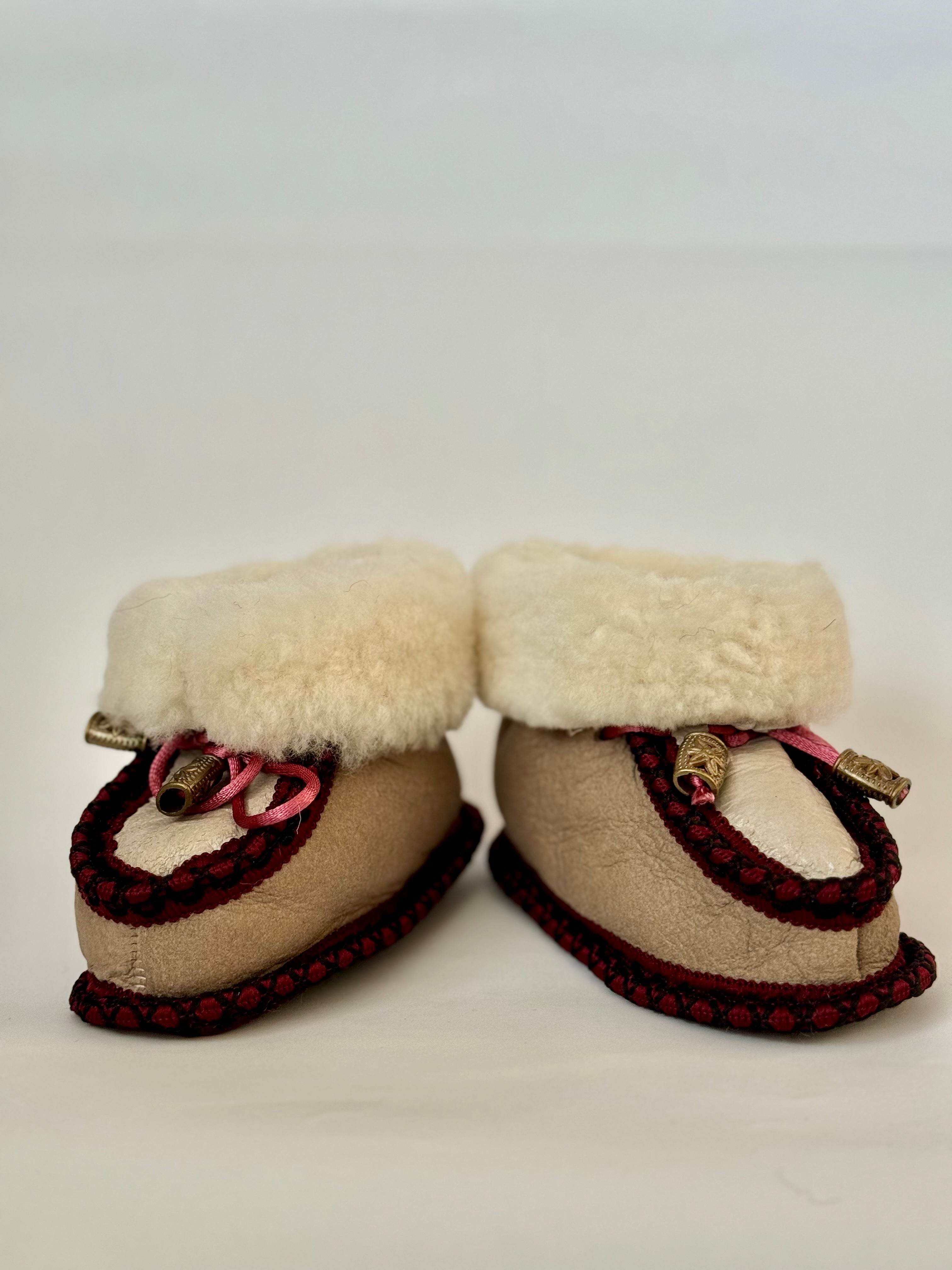 Eskimo Babyschuhe aus Schaffell