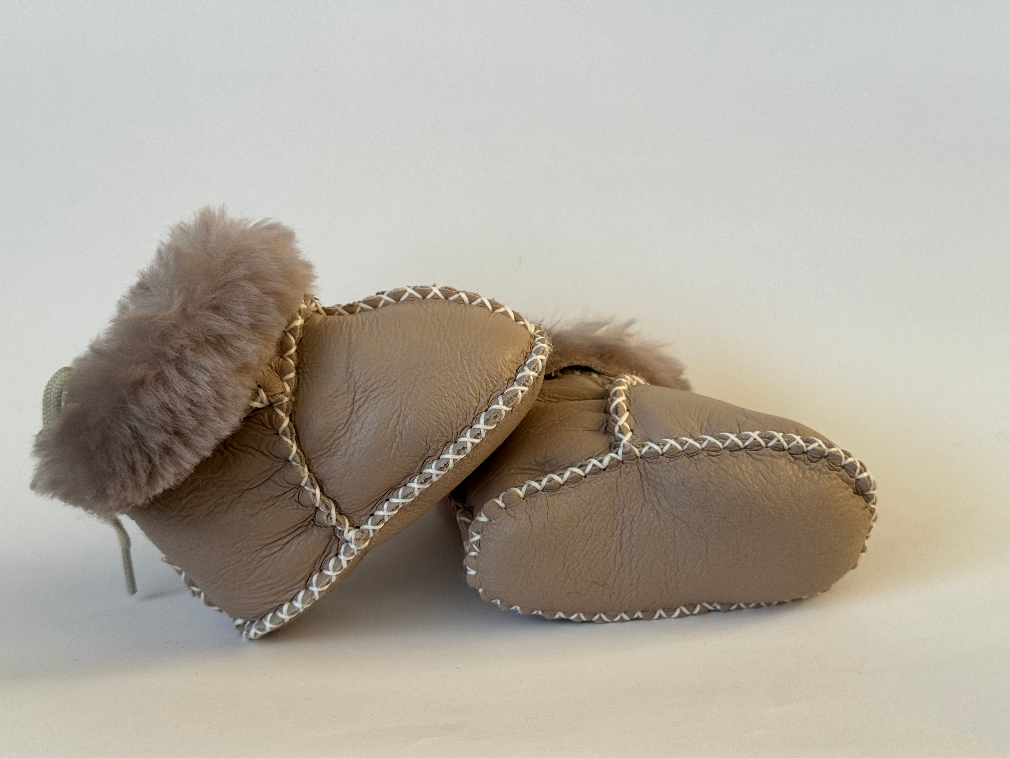 Eskimo Babyschuhe aus Lammfell