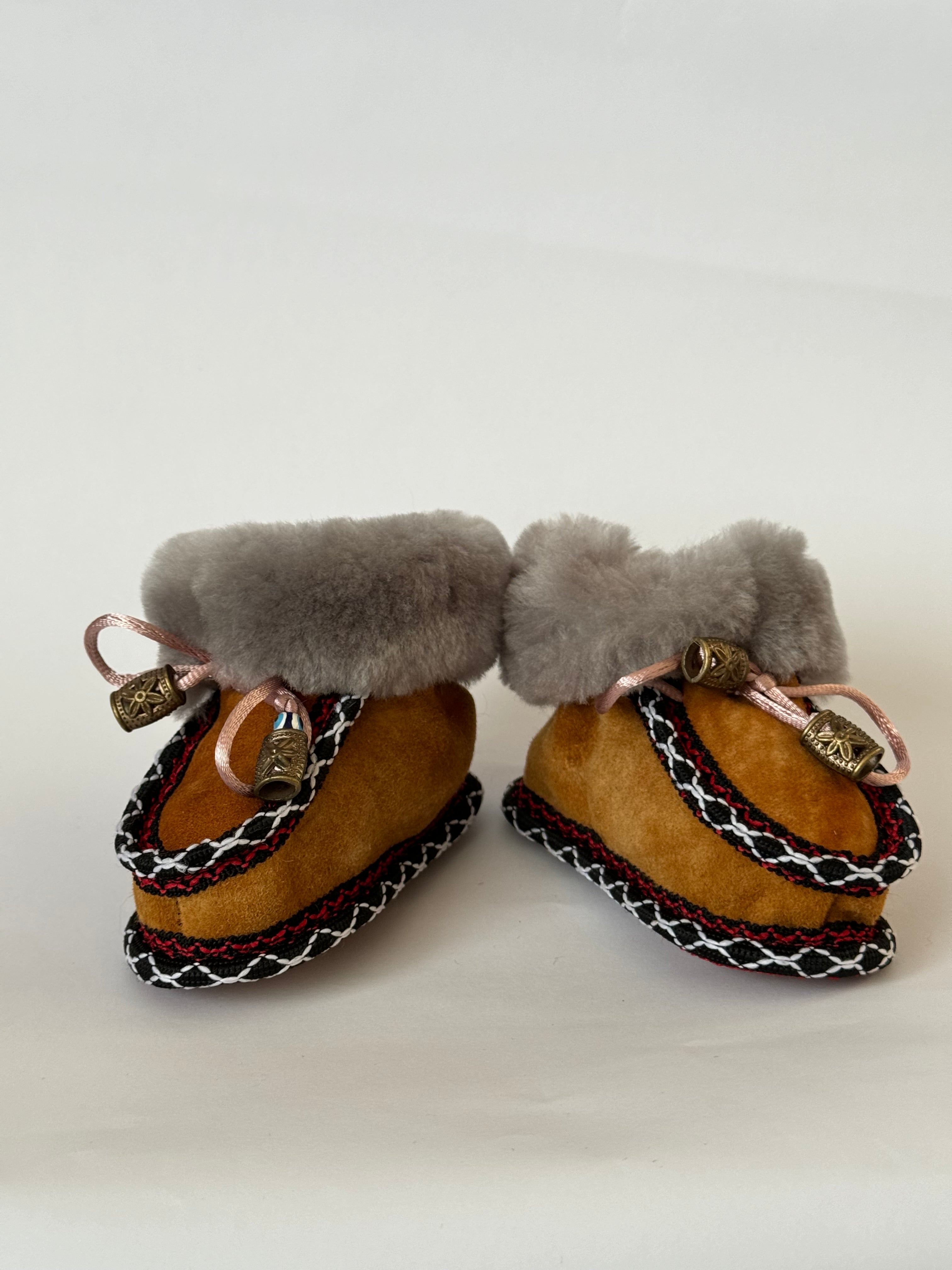 Eskimo Babyschuhe aus Schaffell