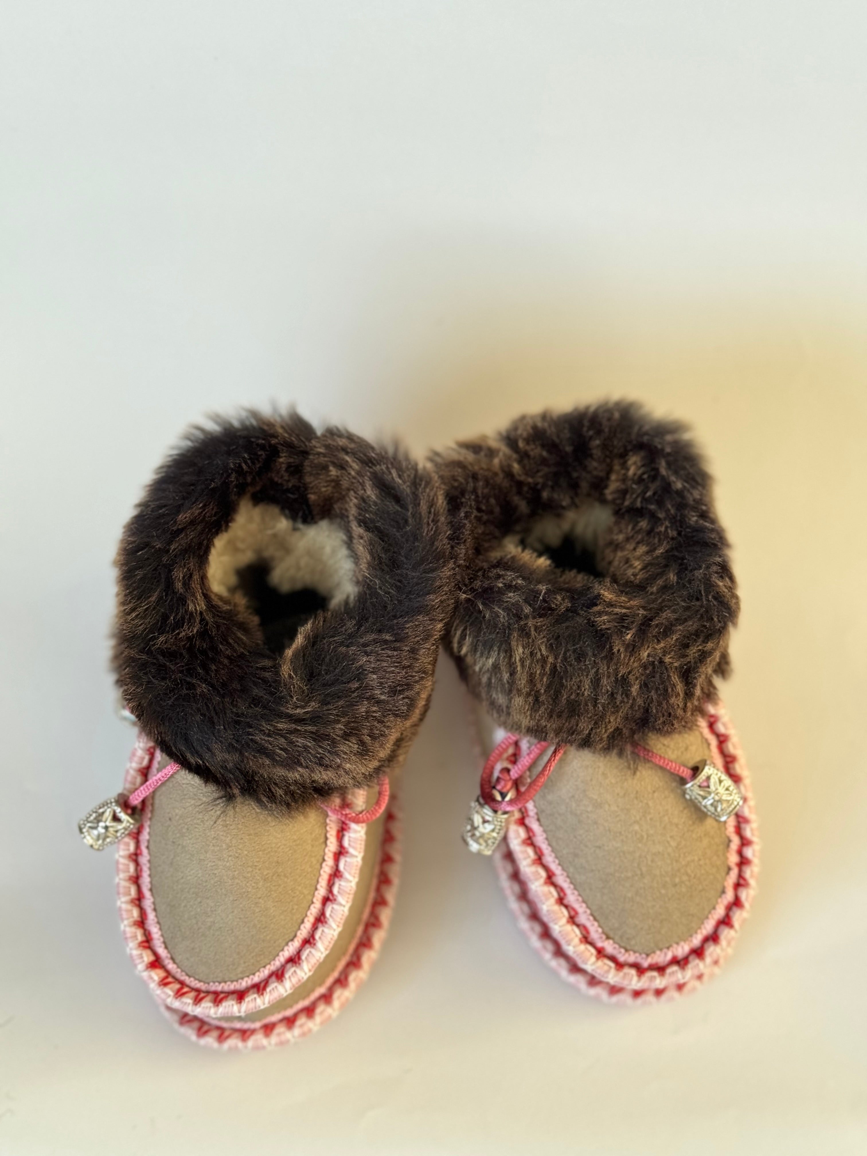 Eskimo Babyschuhe aus Schaffell