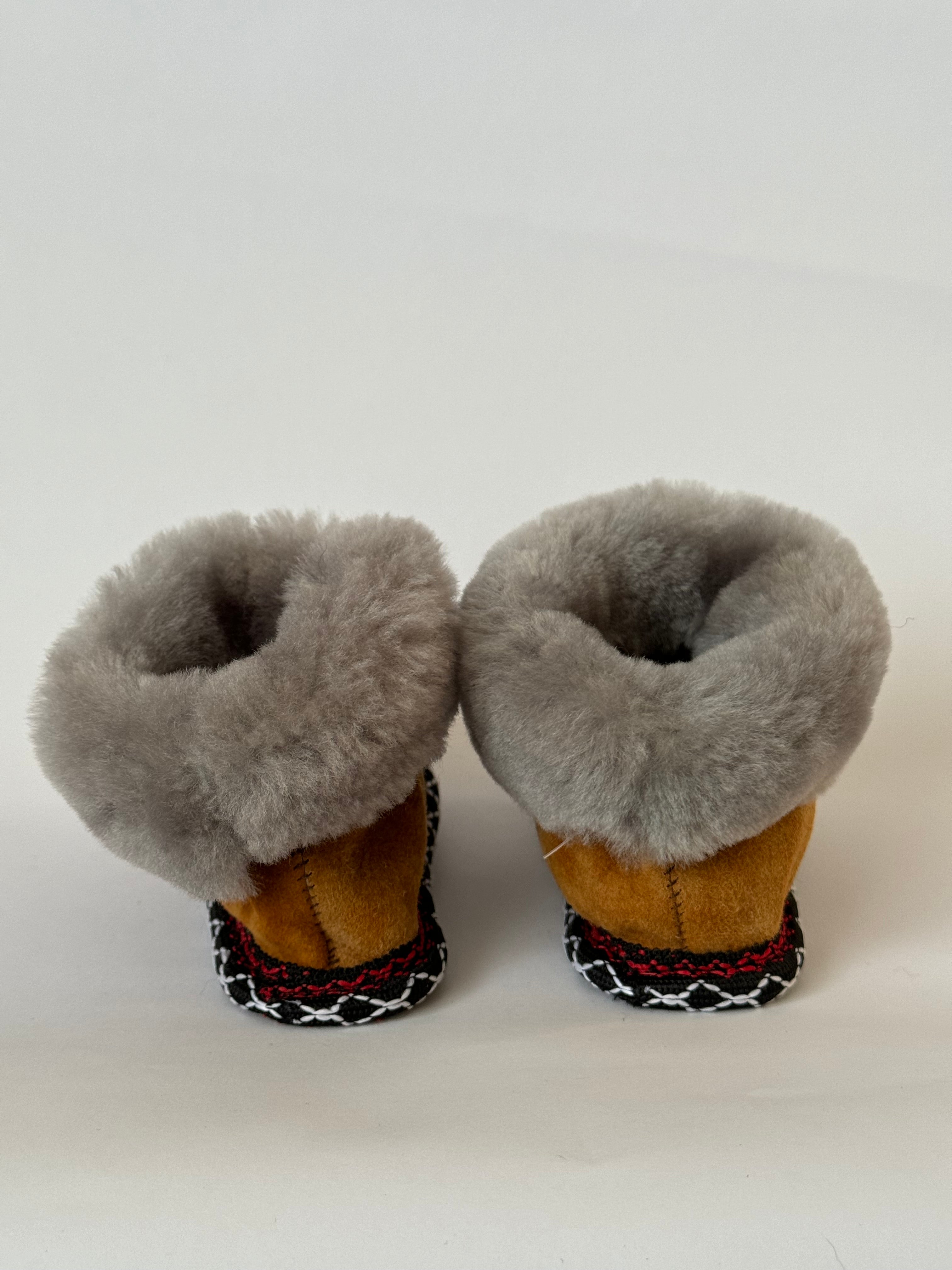 Eskimo Babyschuhe aus Schaffell