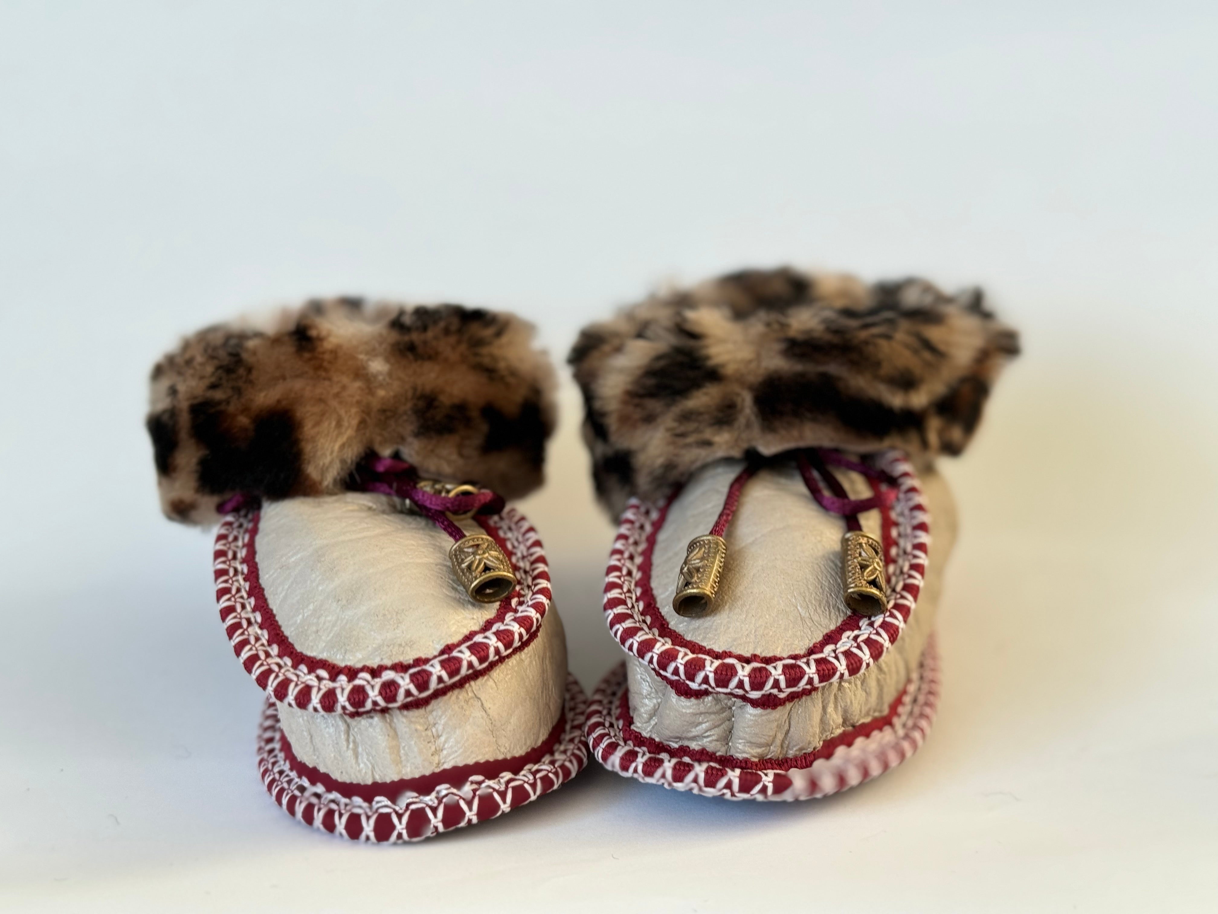 Eskimo Babyschuhe aus Schaffell