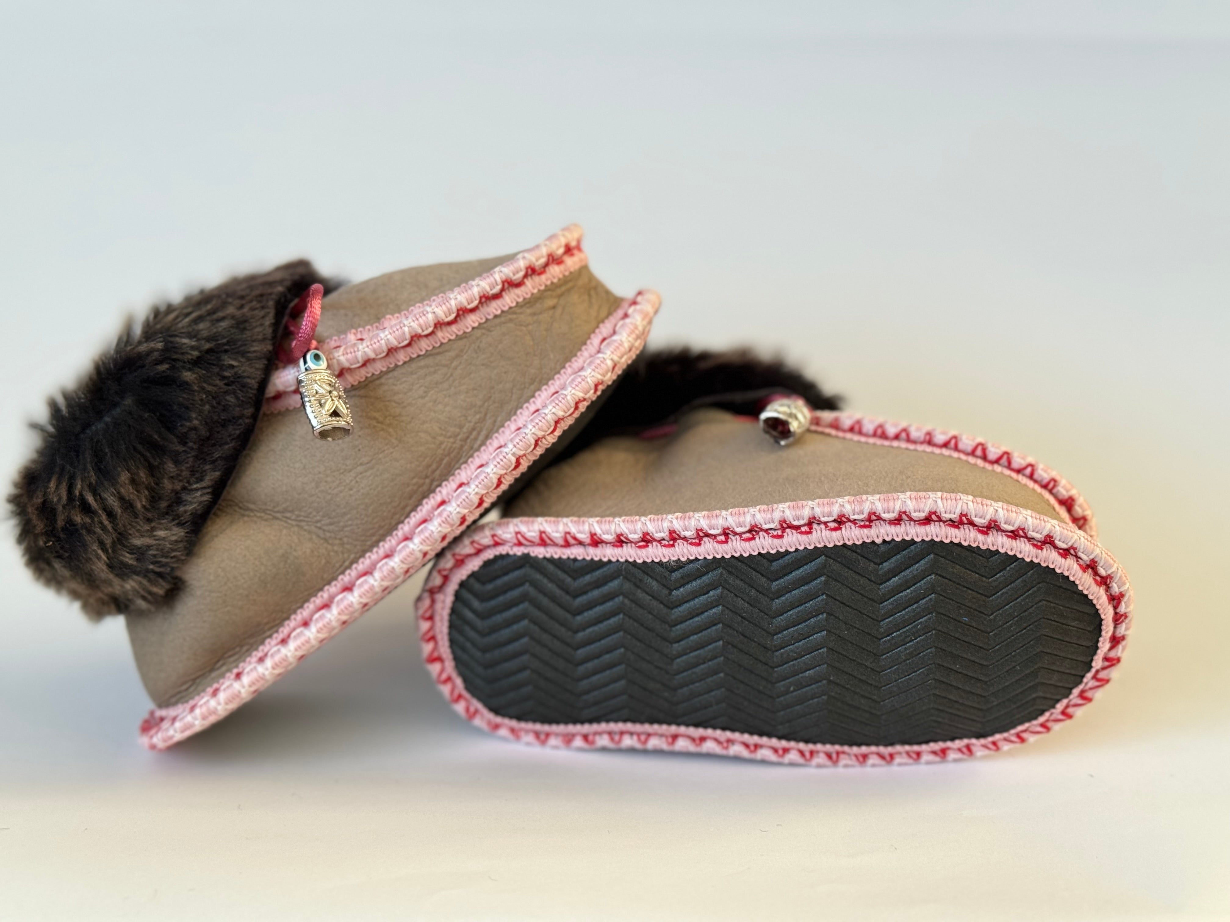 Eskimo Babyschuhe aus Schaffell