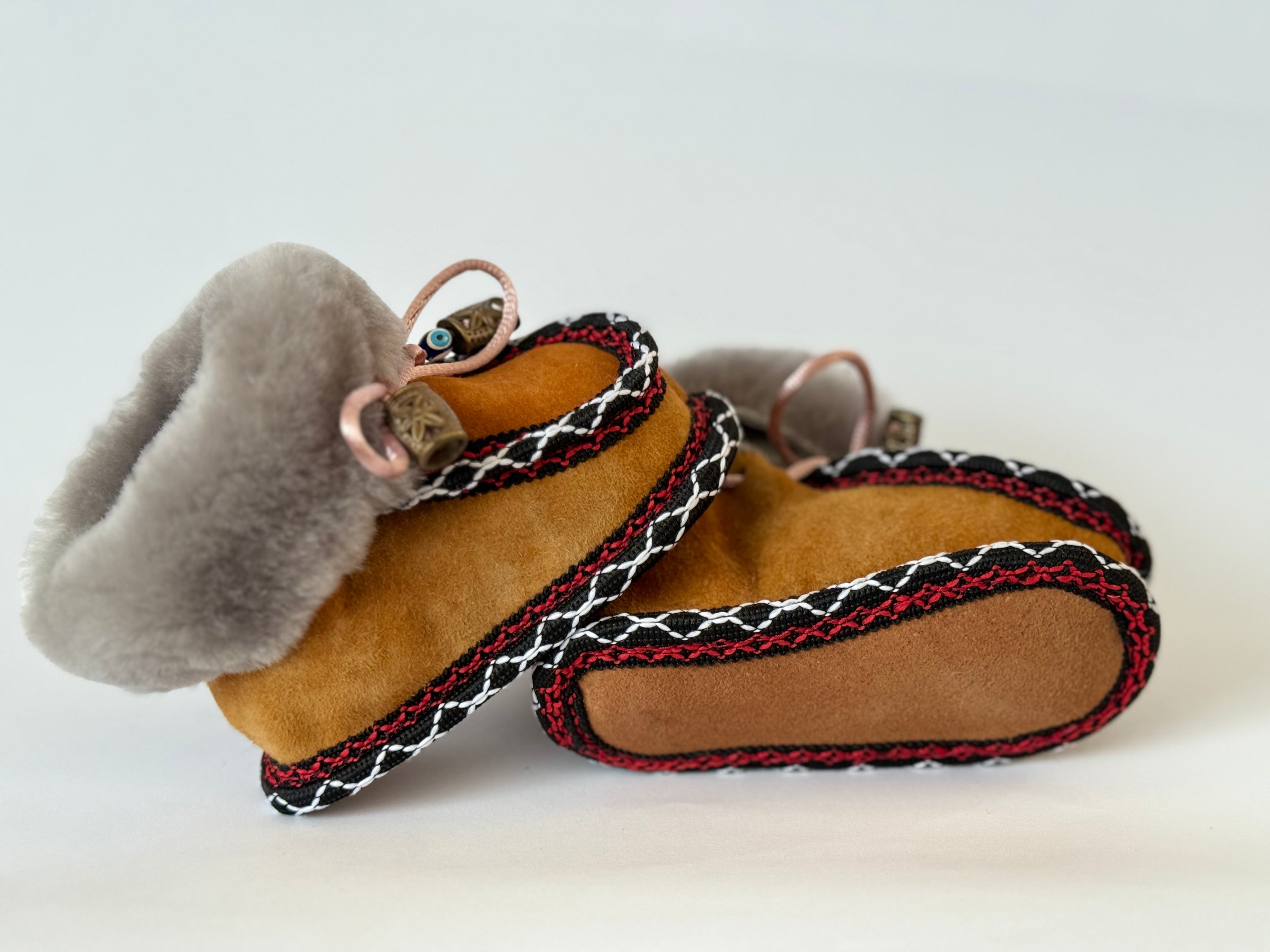 Eskimo Babyschuhe aus Schaffell