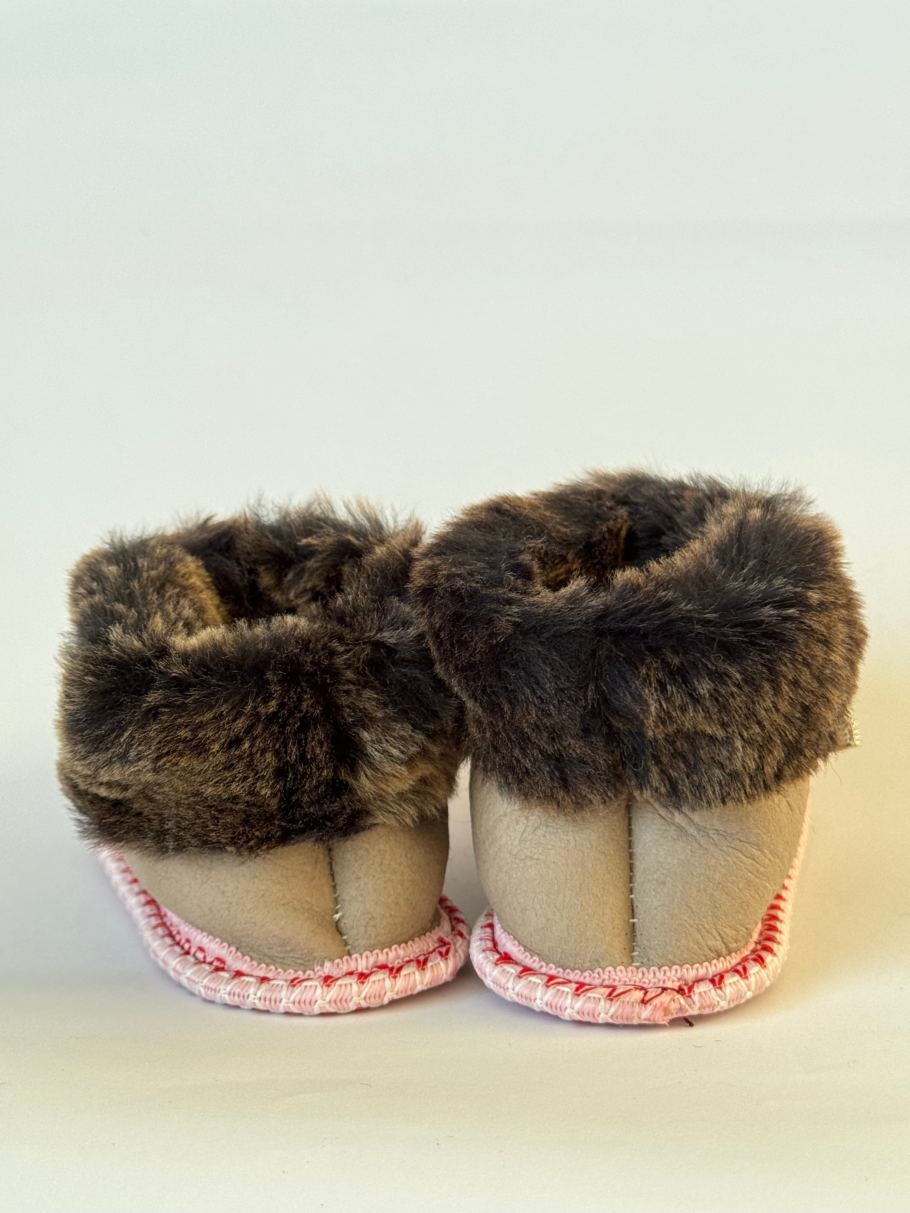 Eskimo Babyschuhe aus Schaffell