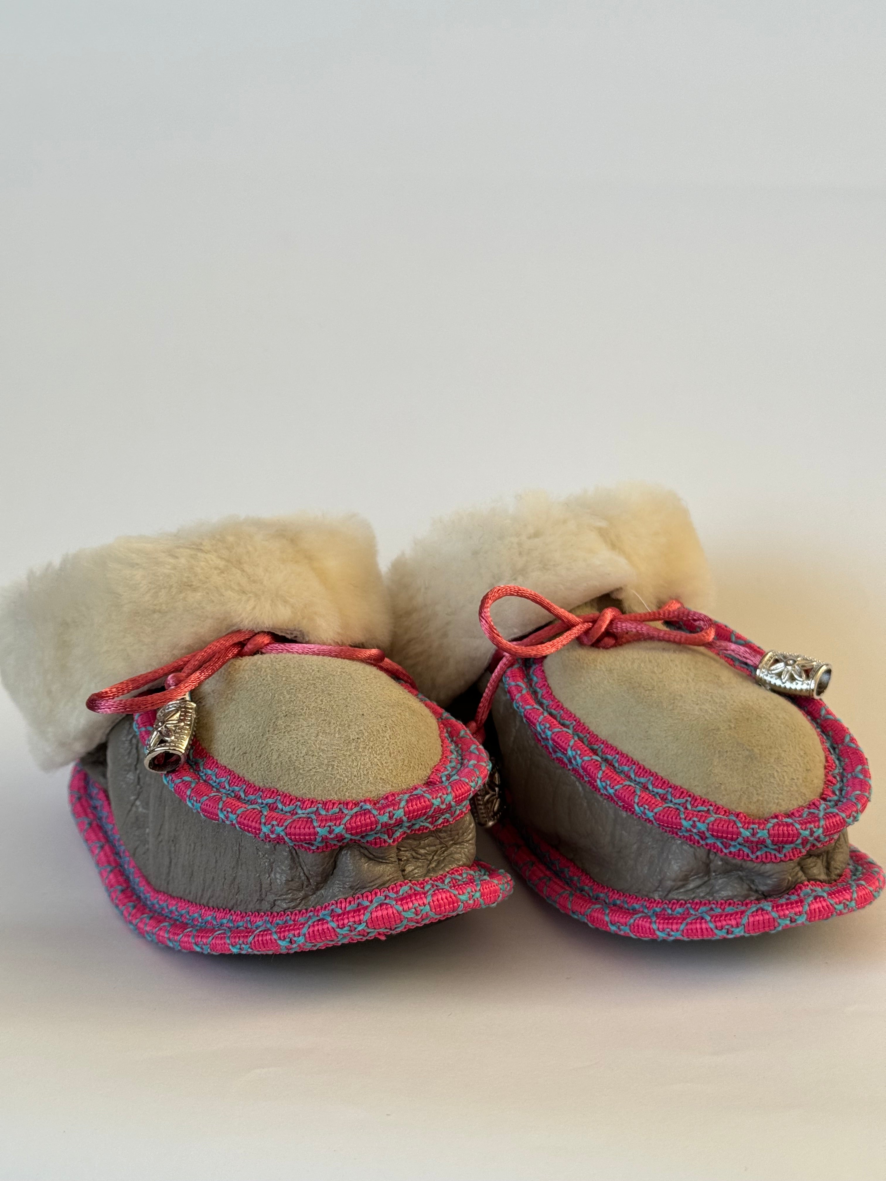 Eskimo Babyschuhe aus Schaffell