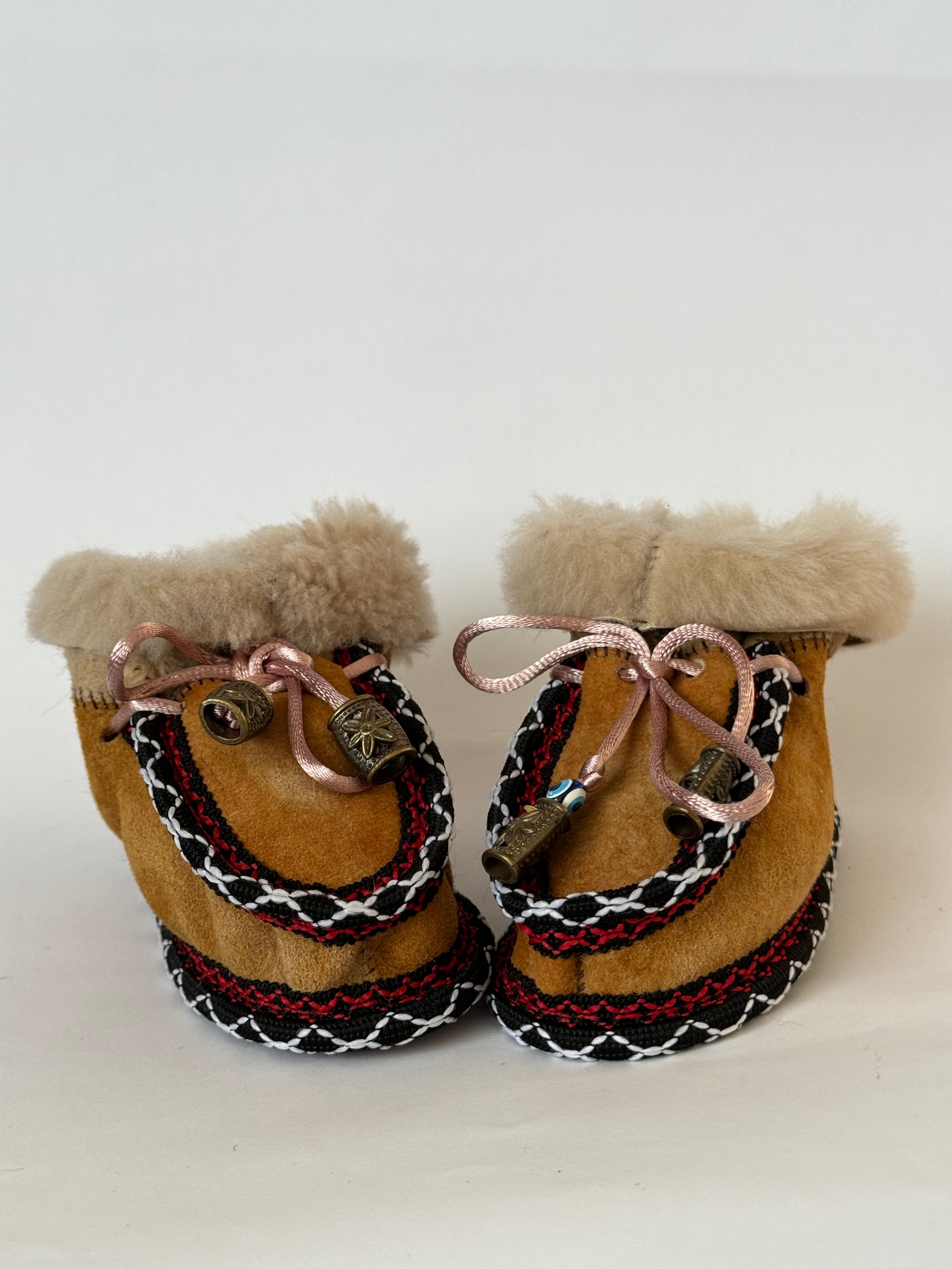 Eskimo Babyschuhe aus Schaffell