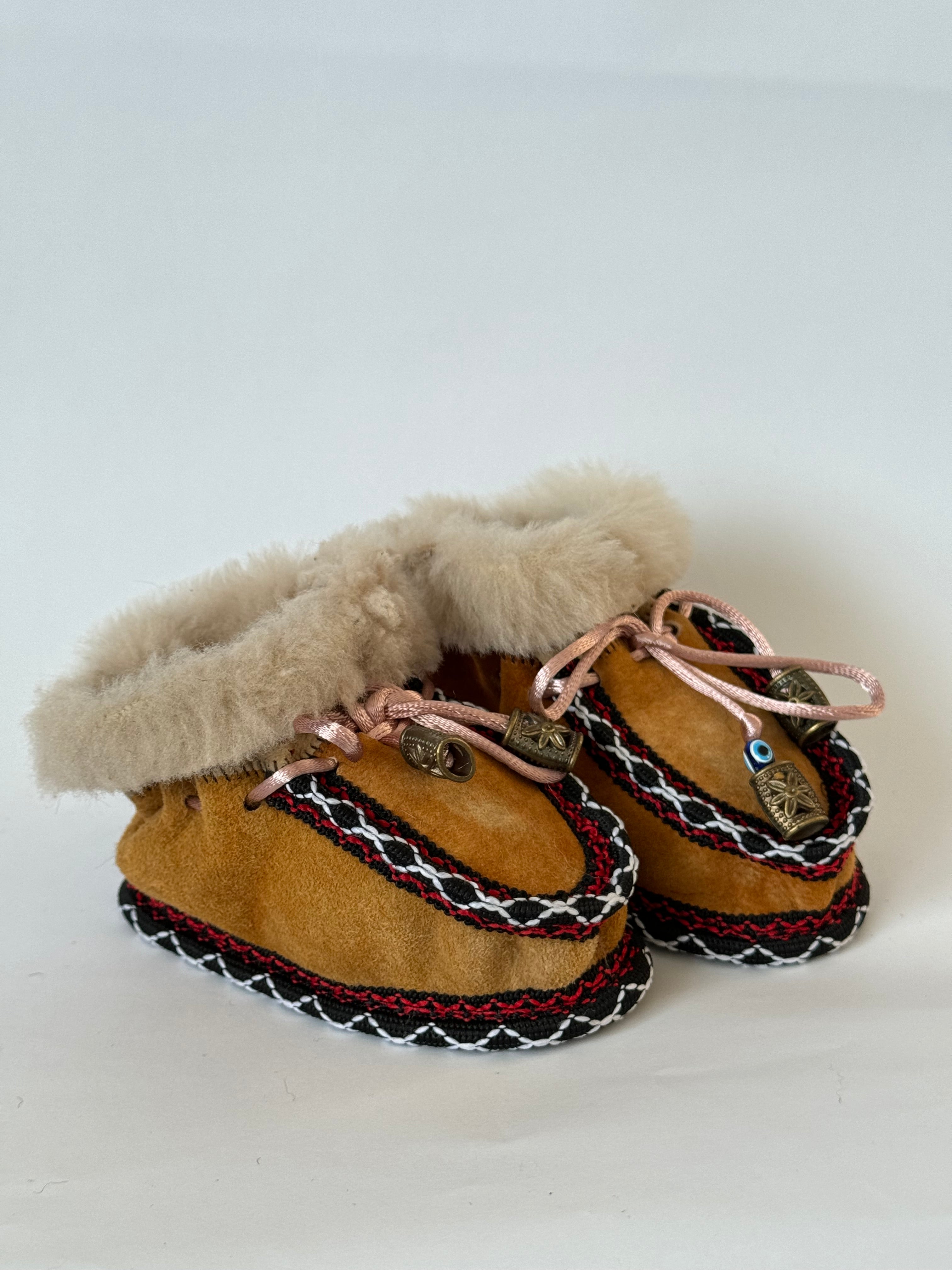 Eskimo Babyschuhe aus Schaffell