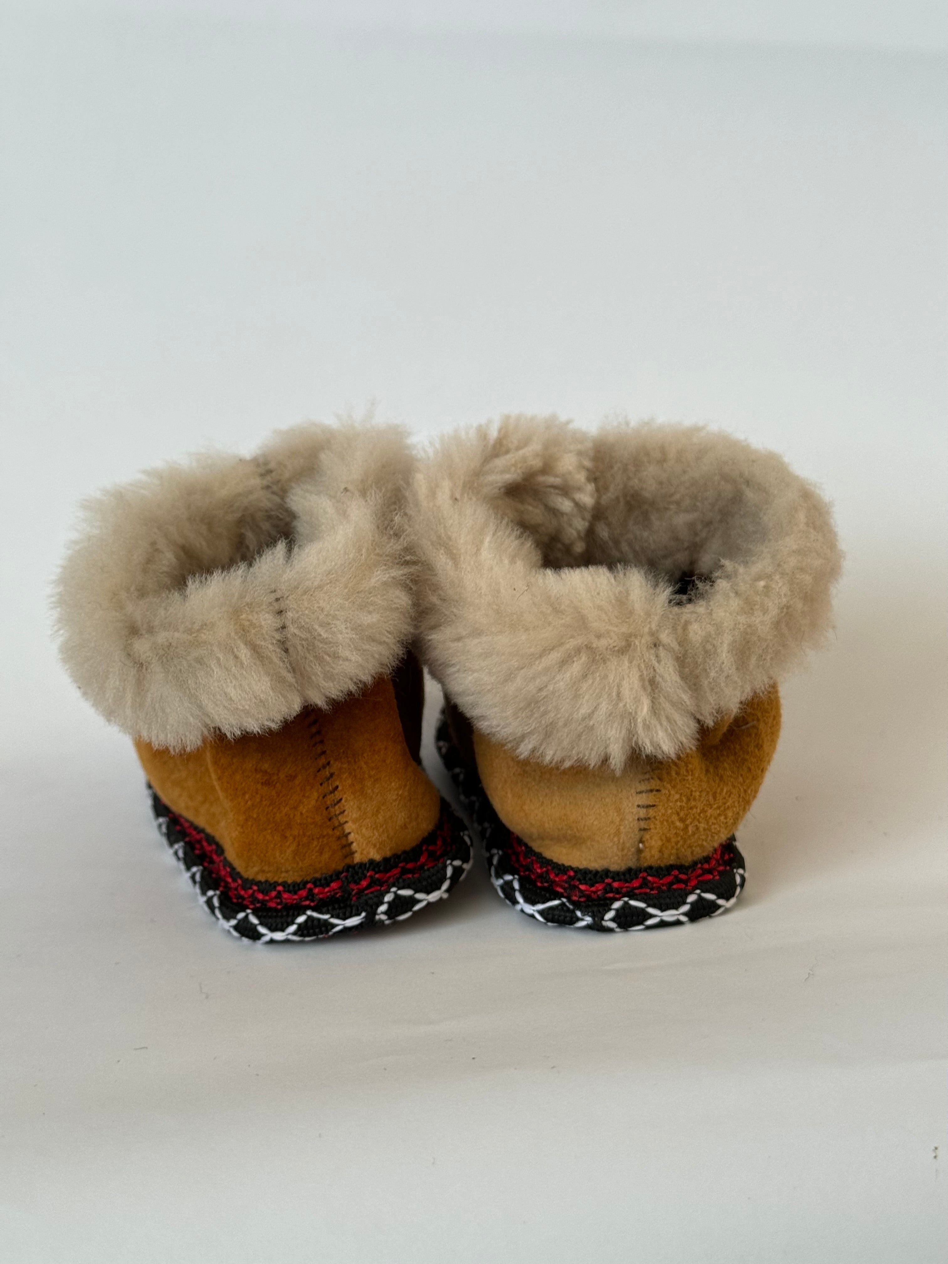 Eskimo Babyschuhe aus Schaffell