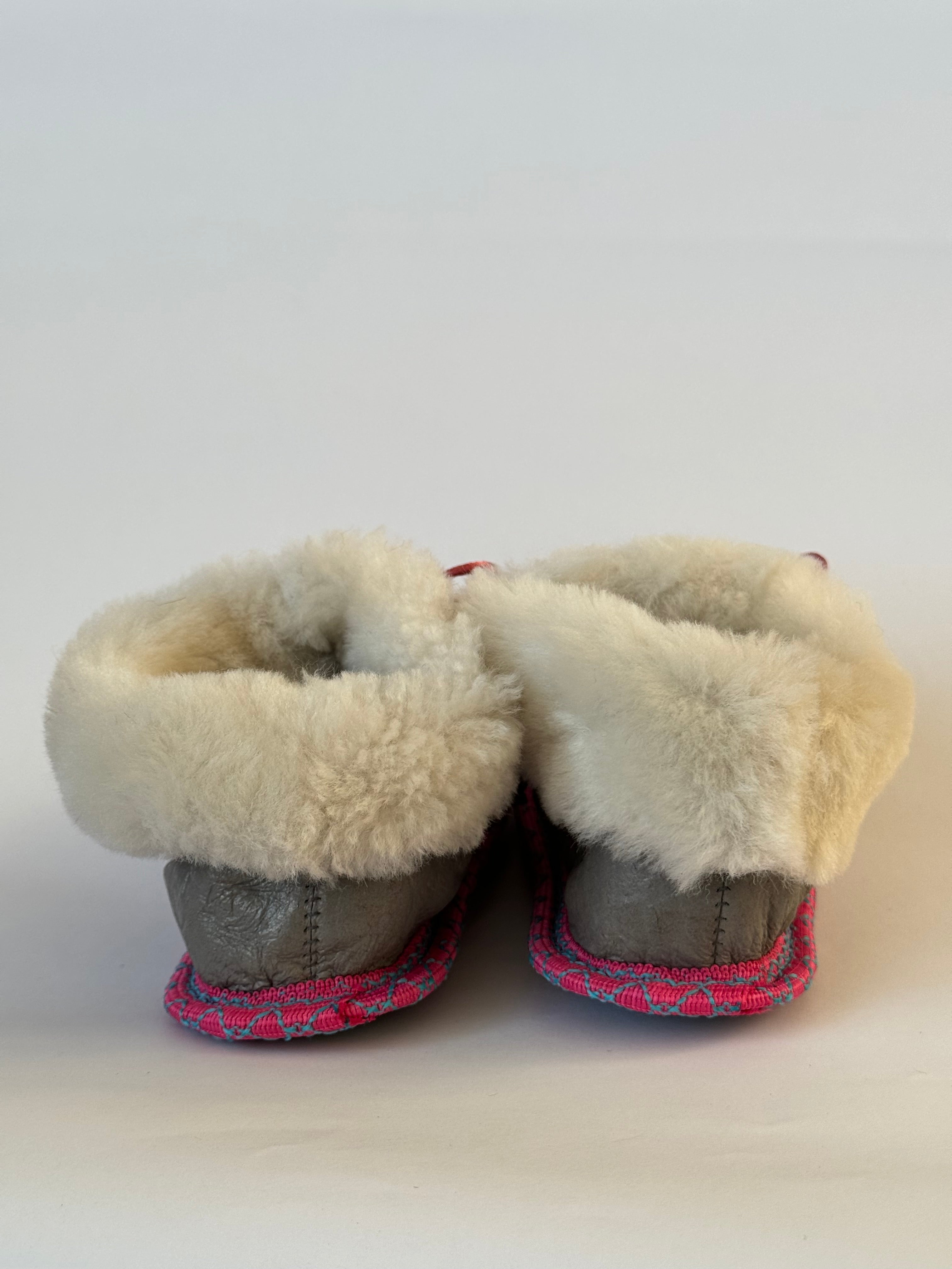 Eskimo Babyschuhe aus Schaffell