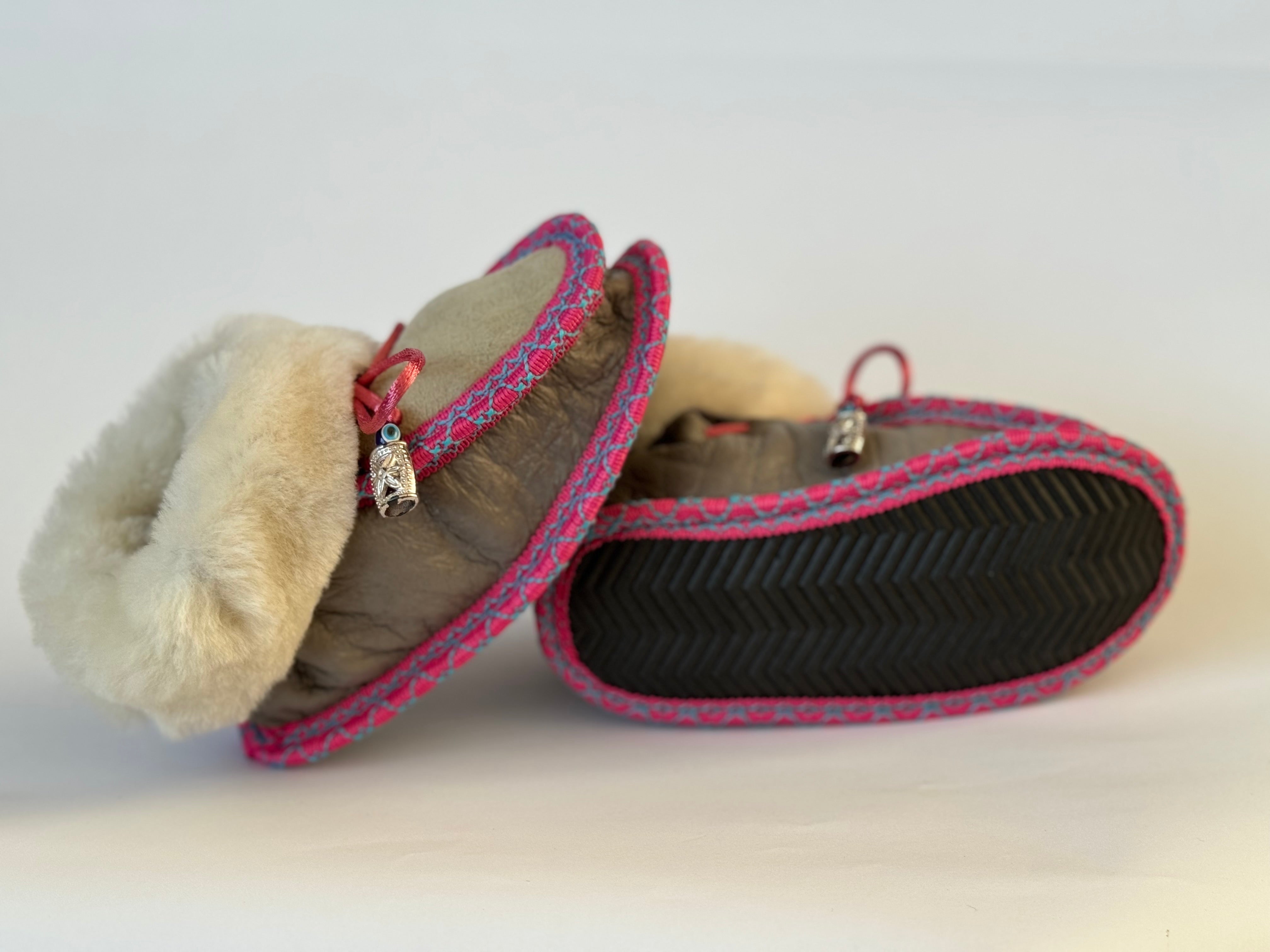 Eskimo Babyschuhe aus Schaffell