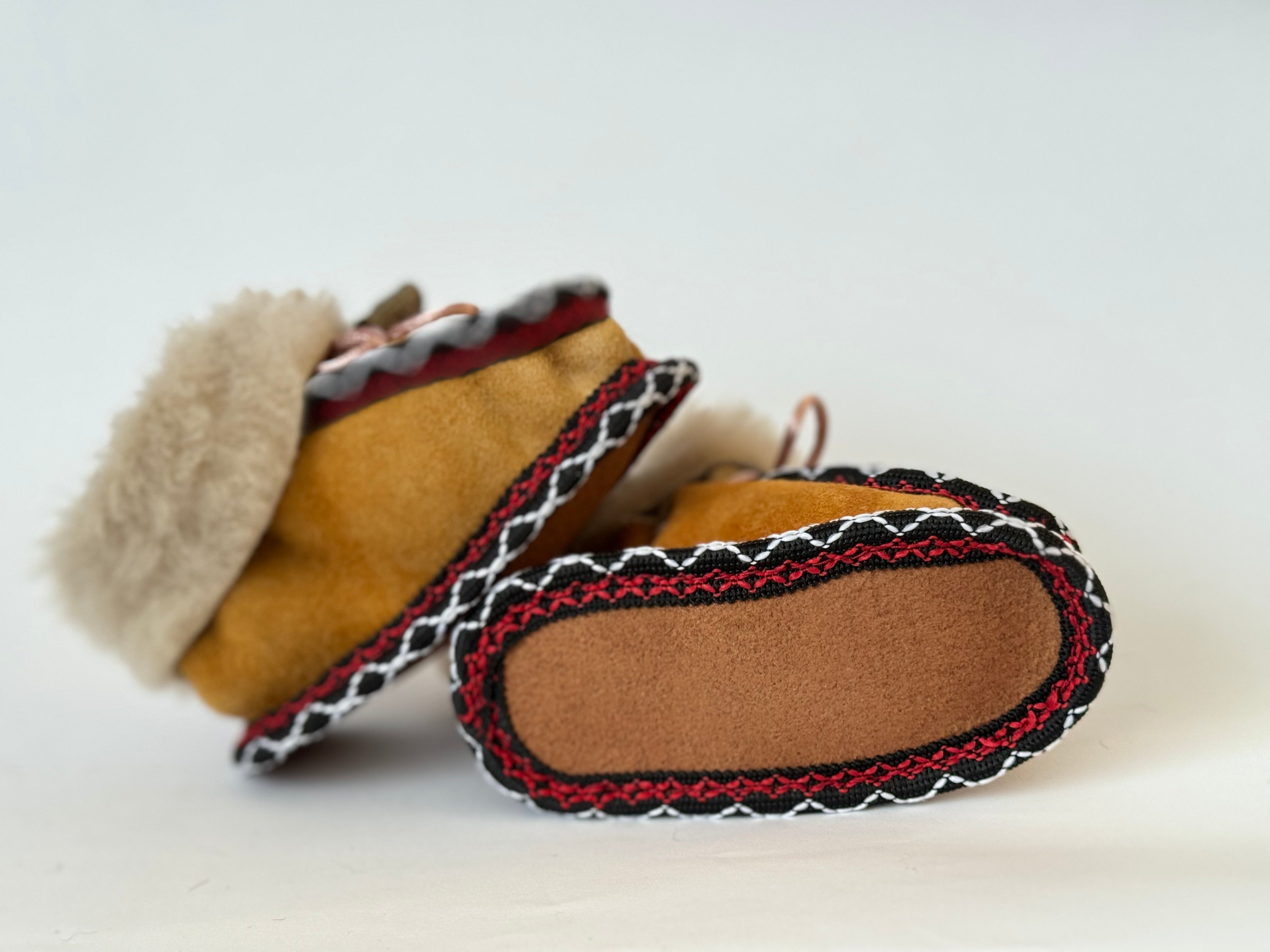 Eskimo Babyschuhe aus Schaffell