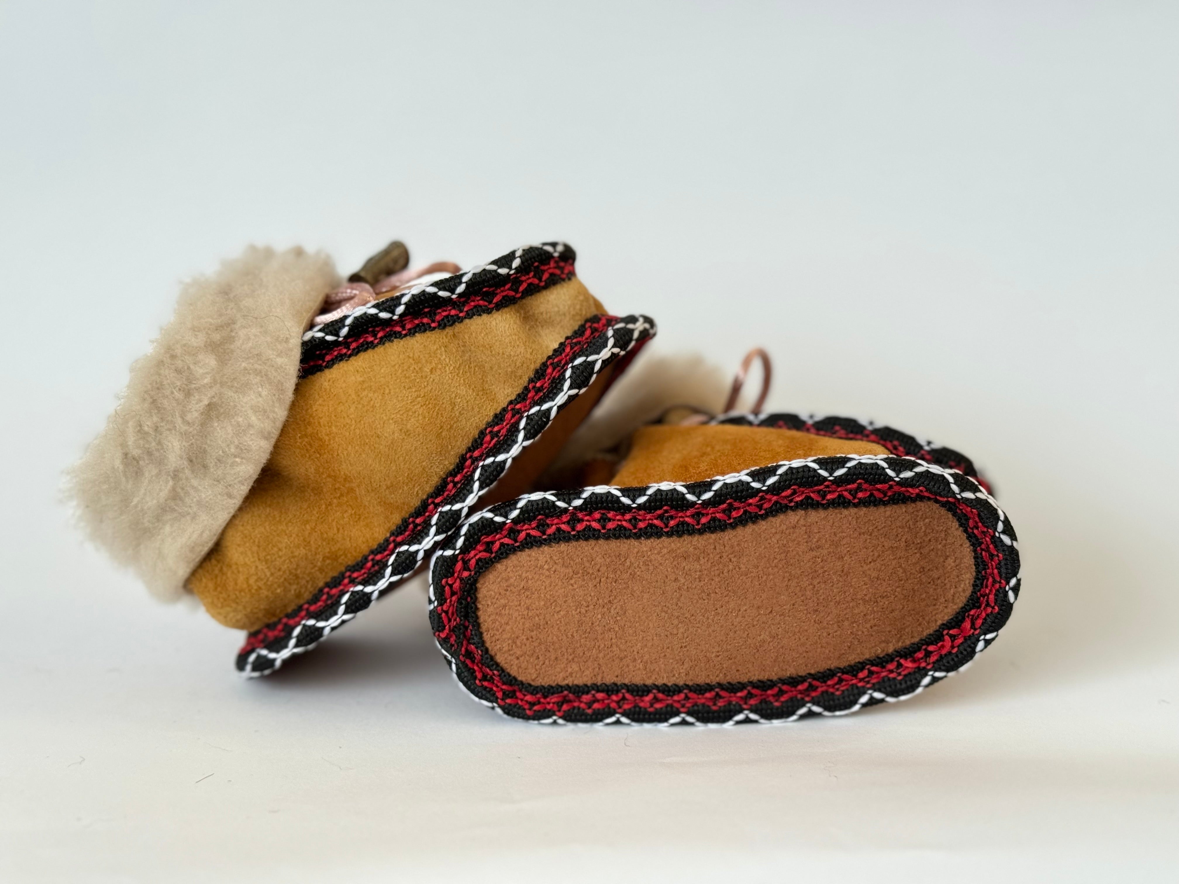 Eskimo Babyschuhe aus Schaffell