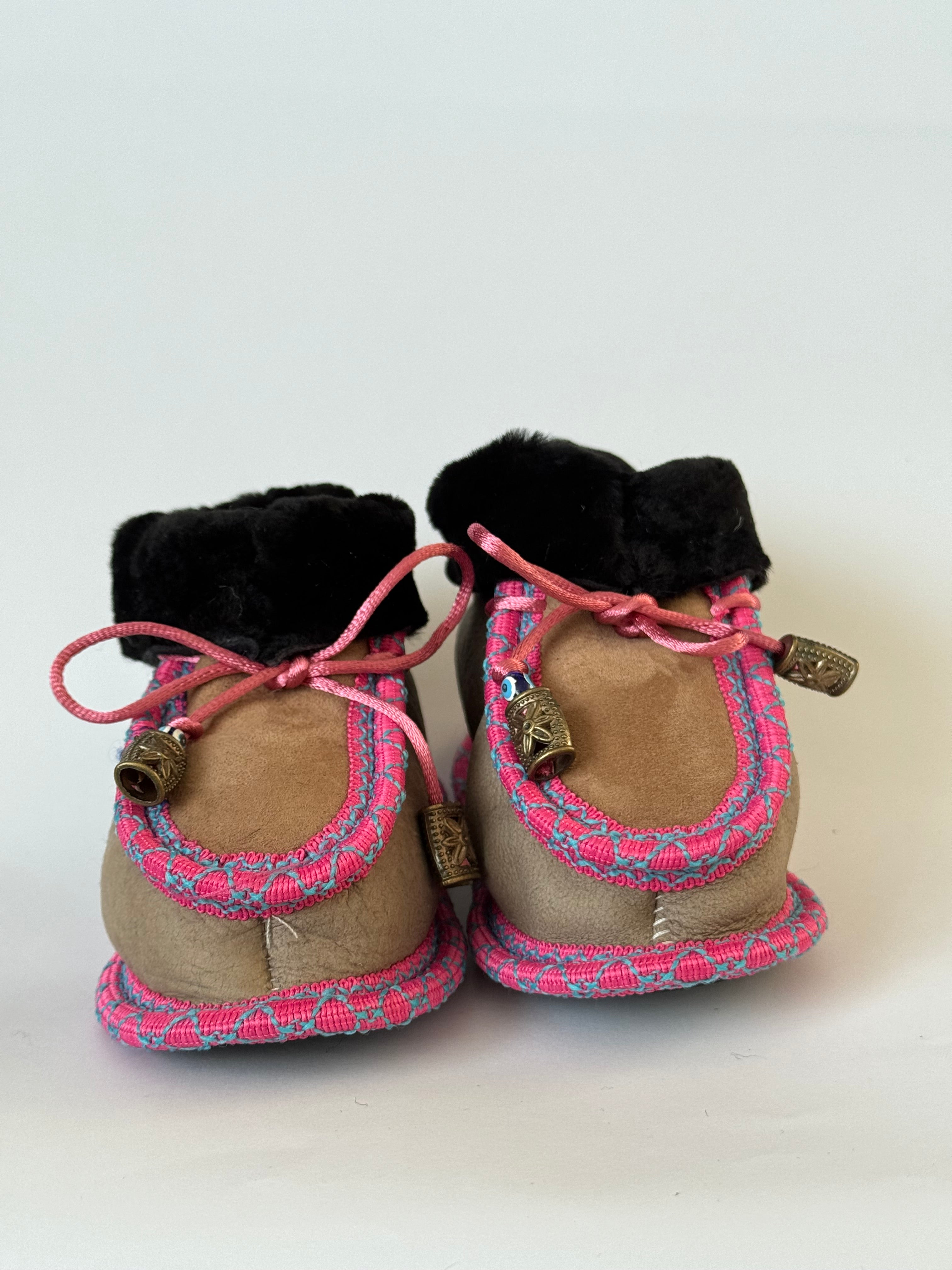 Eskimo Babyschuhe aus Schaffell