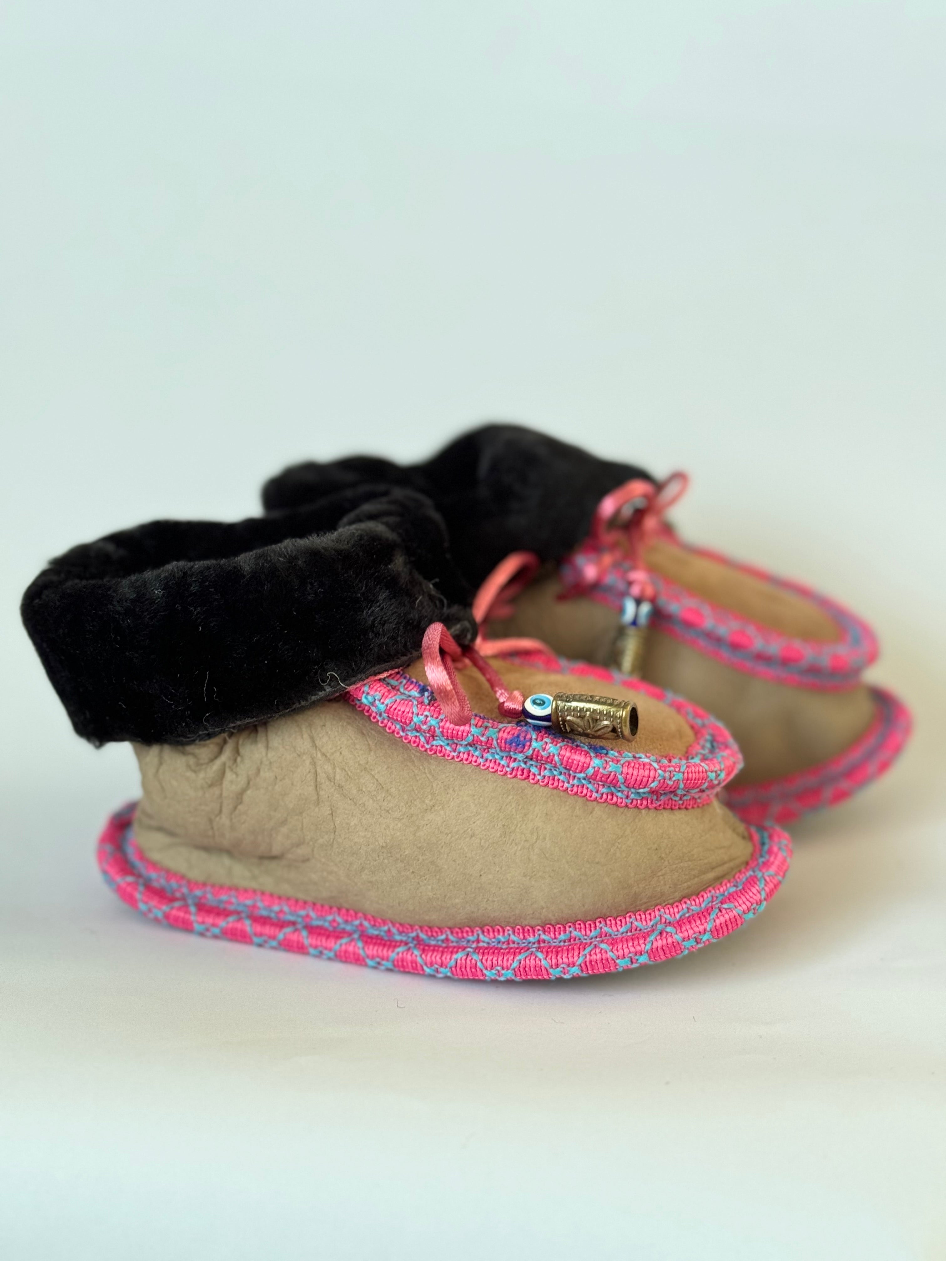 Eskimo Babyschuhe aus Schaffell