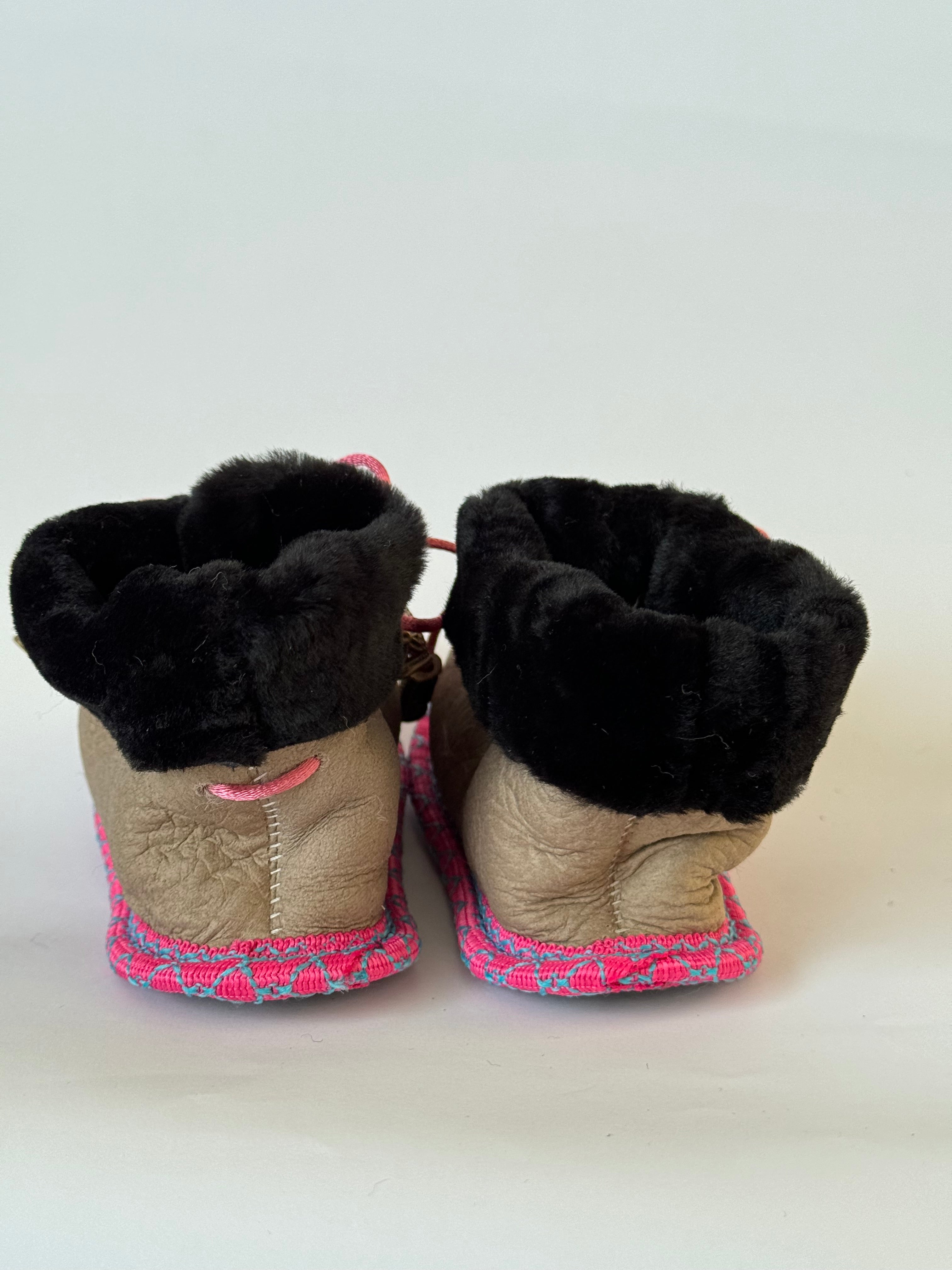 Eskimo Babyschuhe aus Schaffell