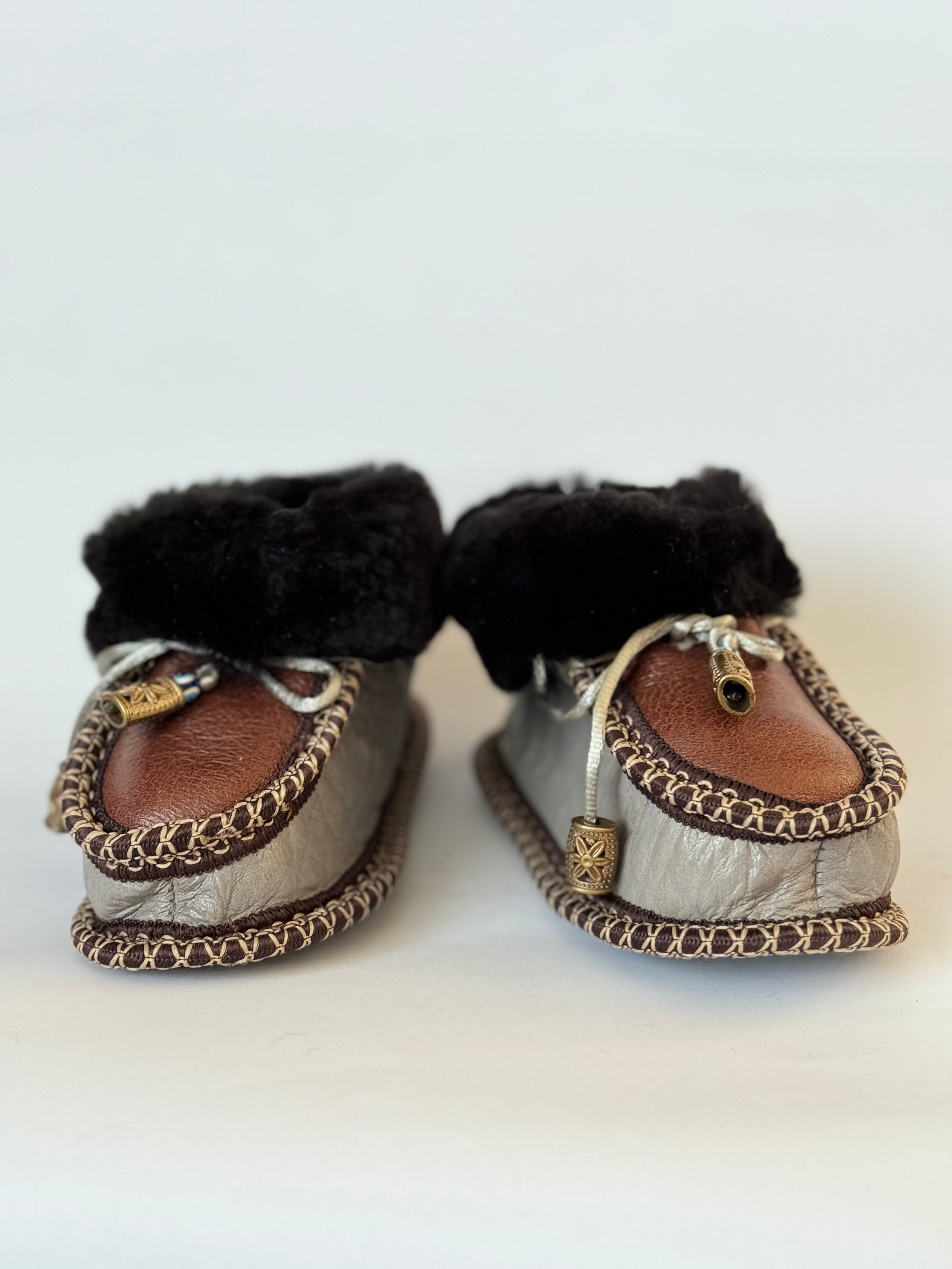 Eskimo Babyschuhe aus Schaffell