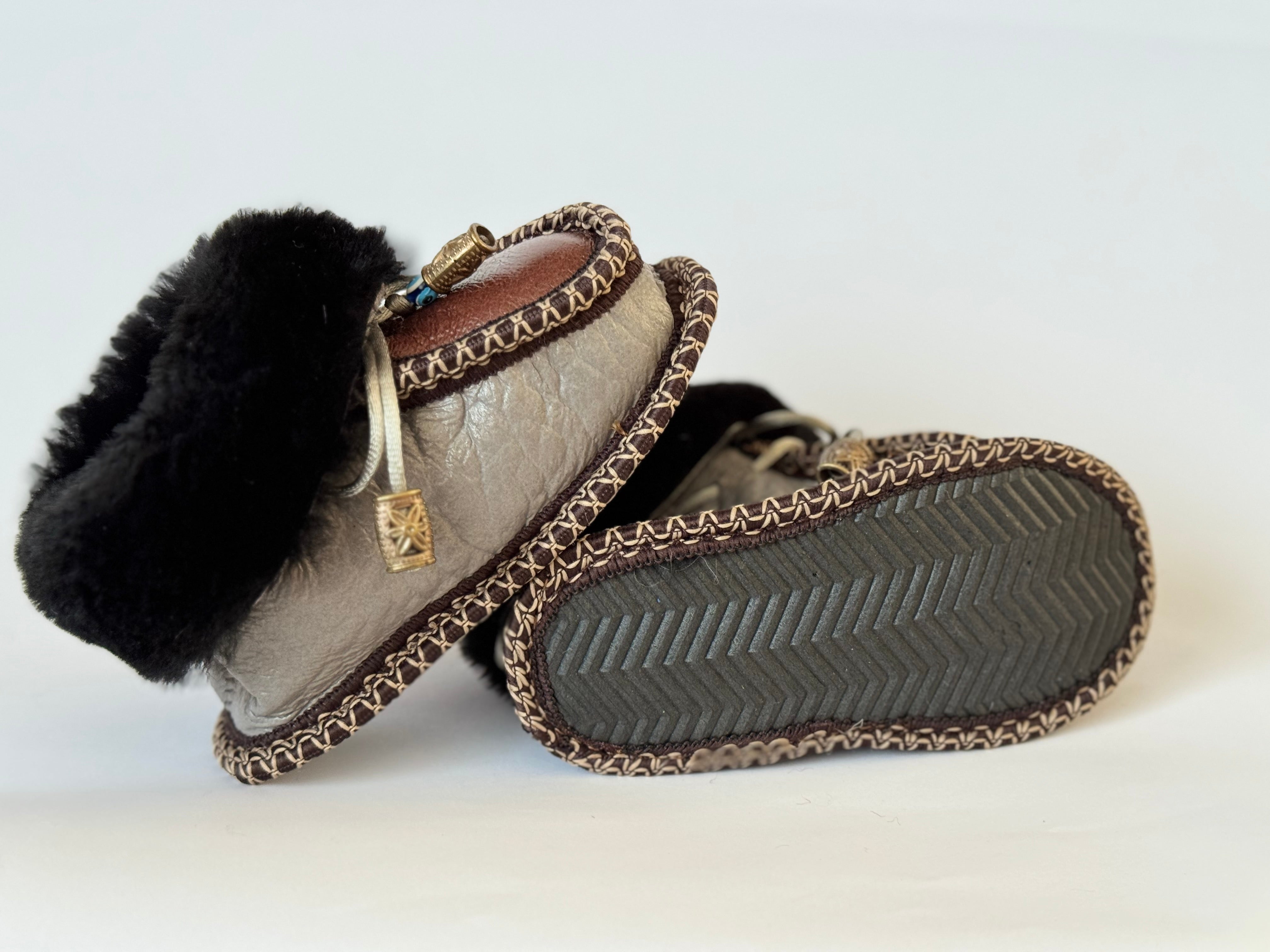 Eskimo Babyschuhe aus Schaffell